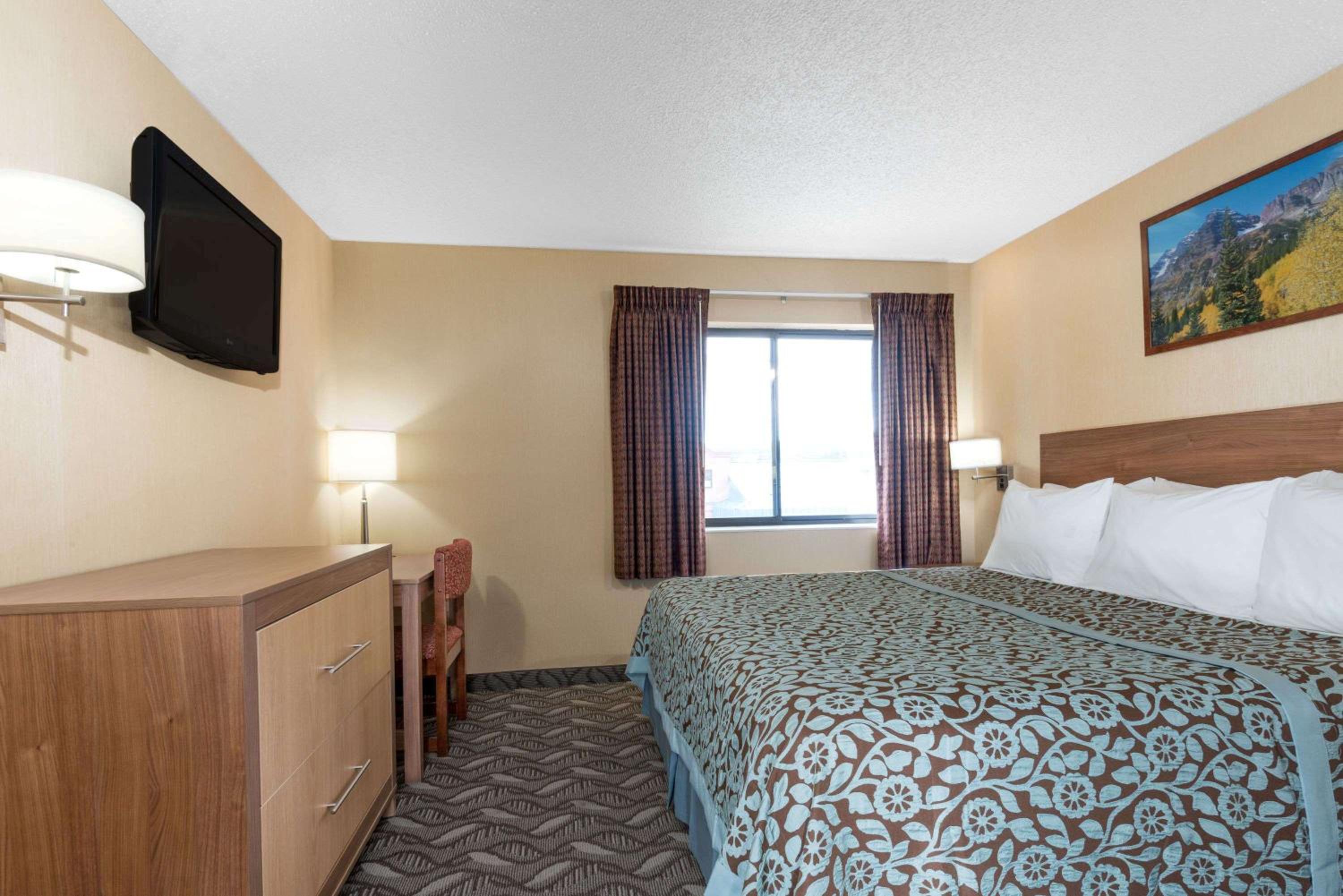 Queen Room, Disability Access, Non-Smoking - Photo 3