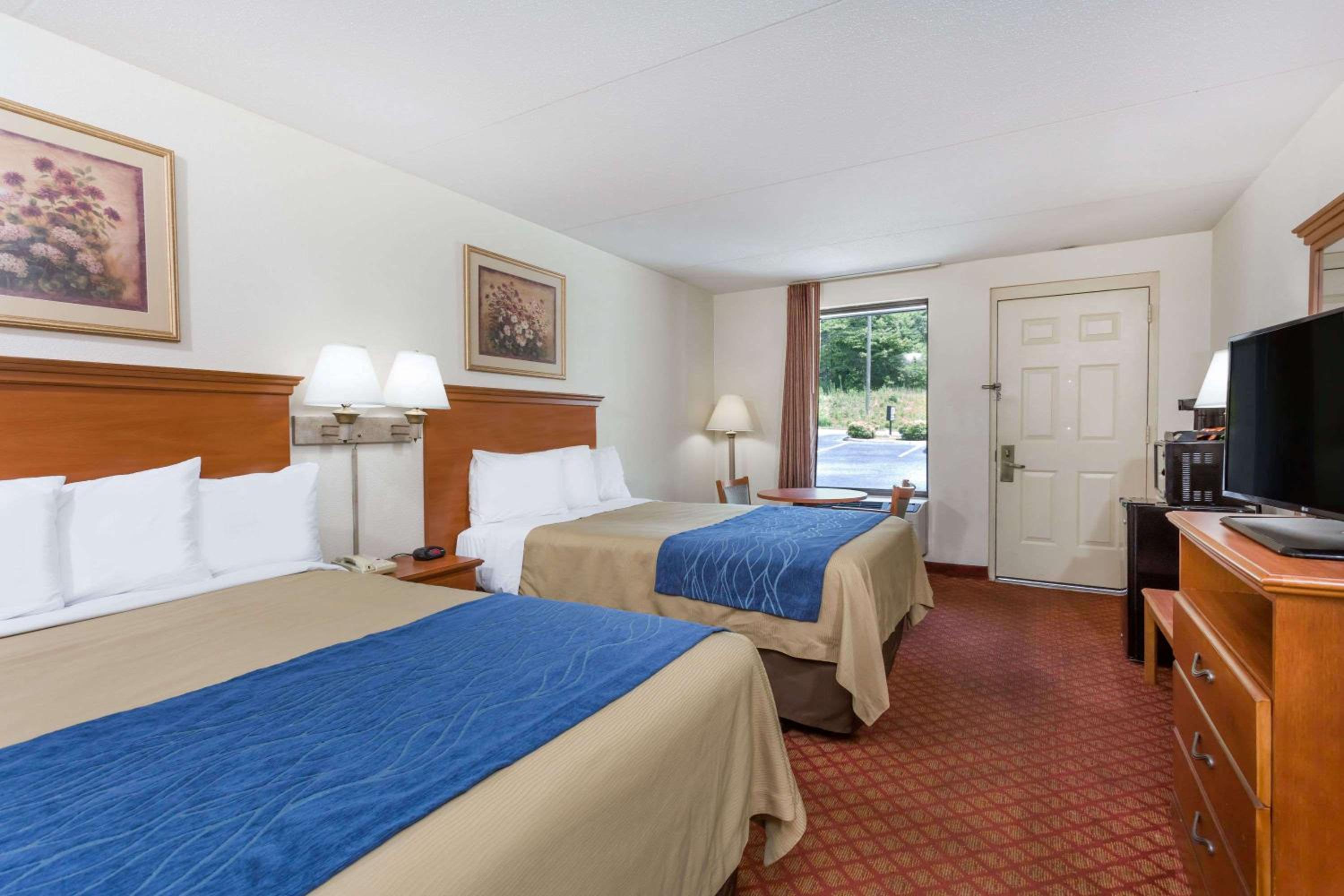 Double Room With Two Double Beds - Non-Smoking photo 1