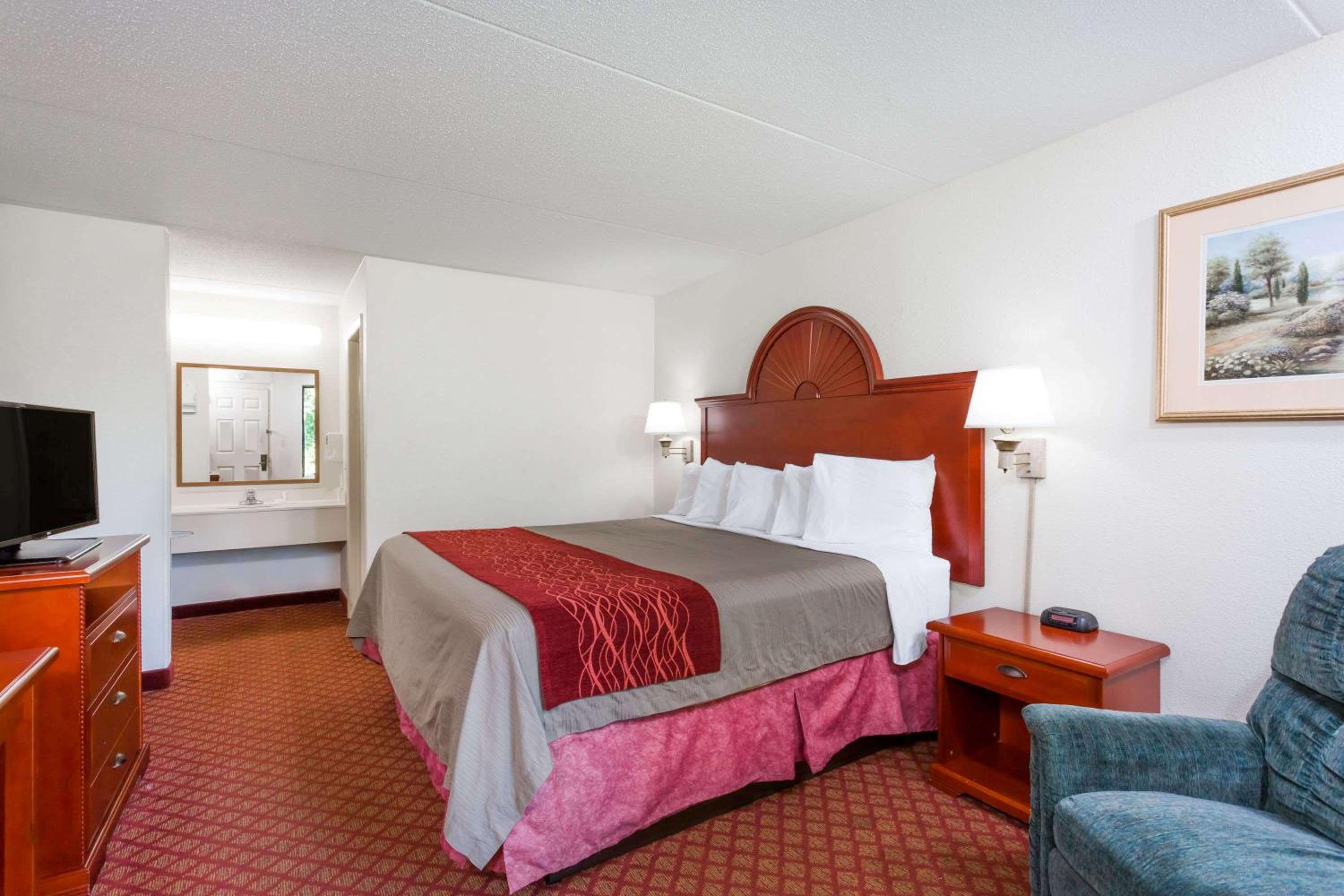 King Room - Non-Smoking photo 2