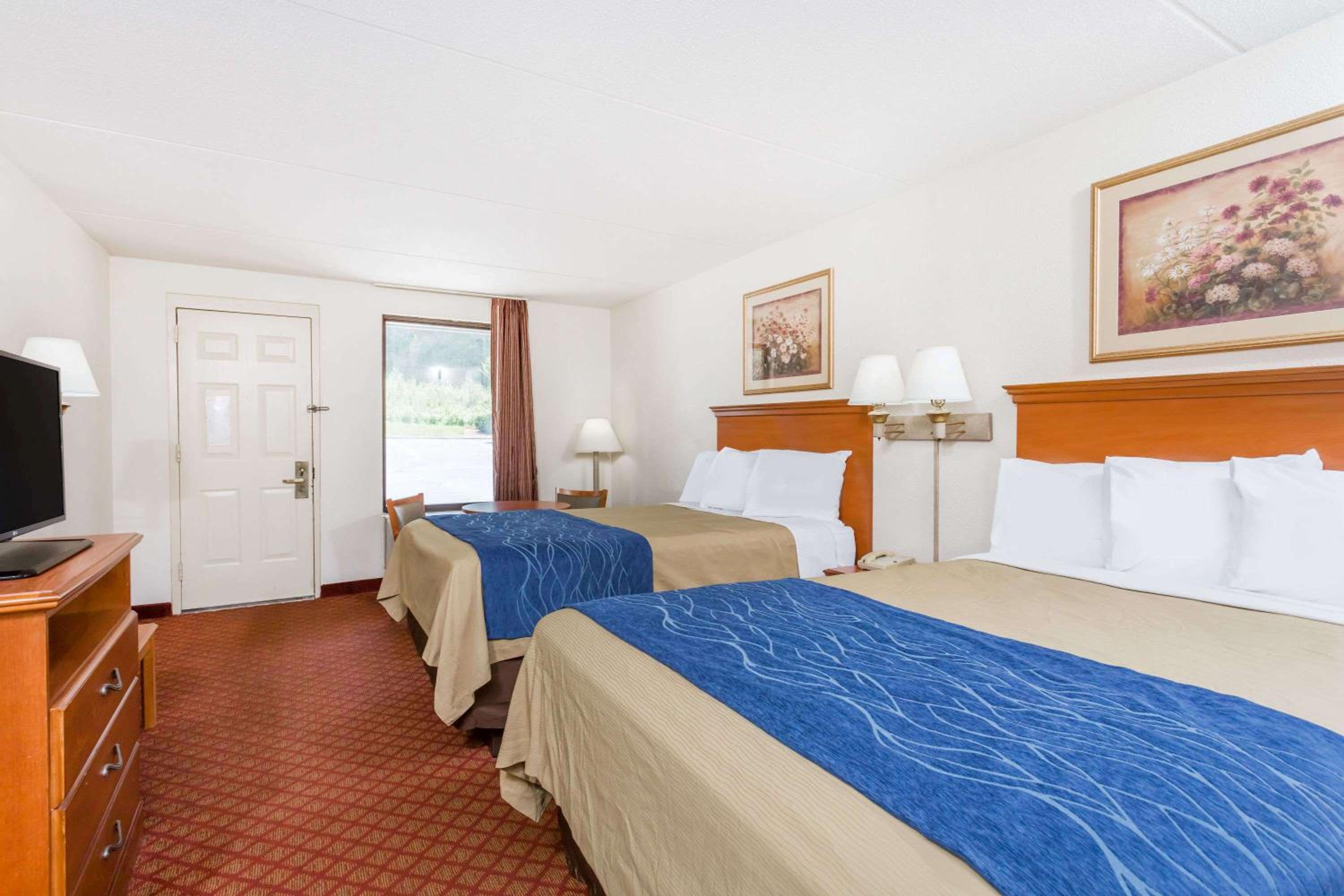 Double Room With Two Double Beds - Non-Smoking photo 2