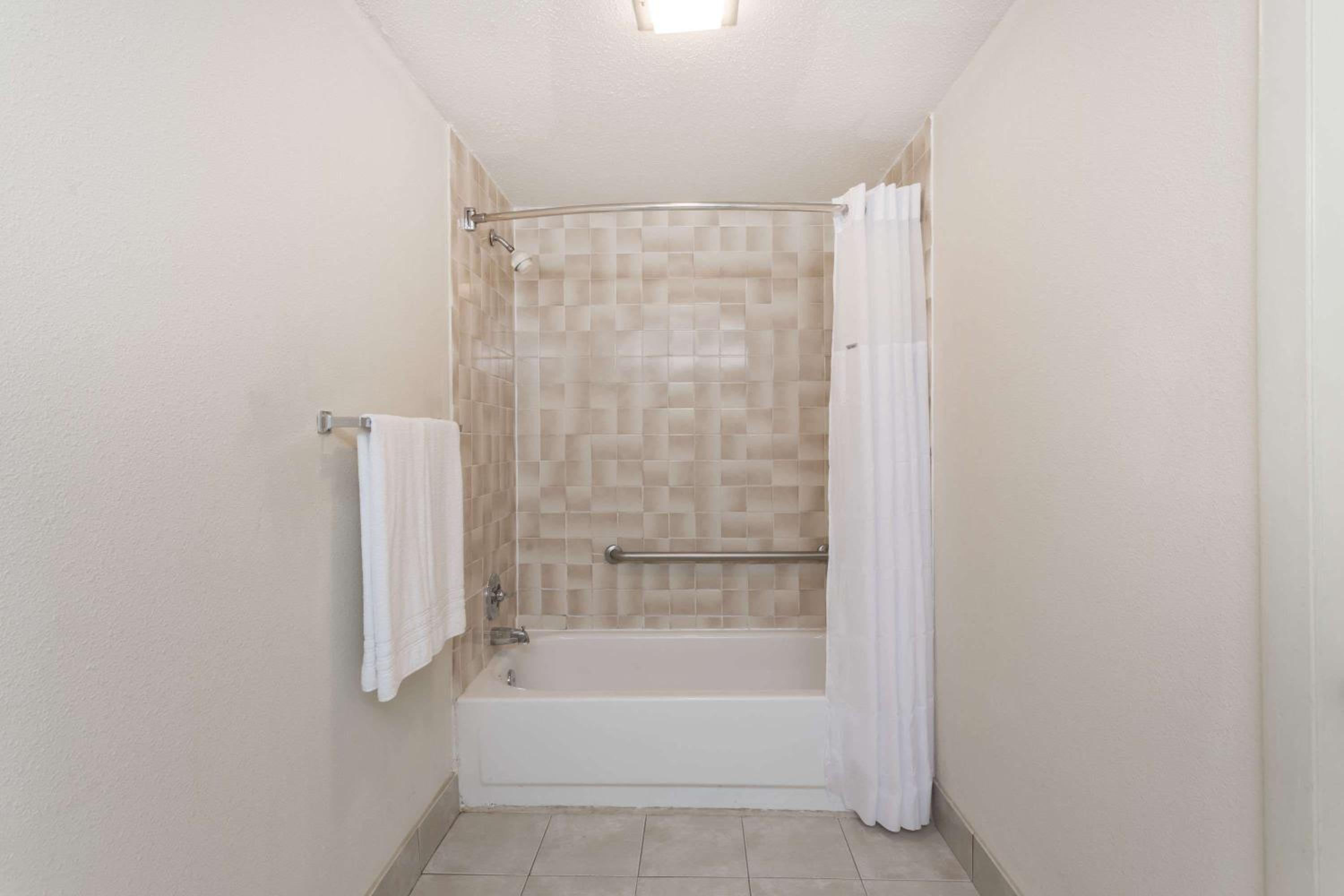 Double Room - Mobility Access/Non-Smoking photo 2