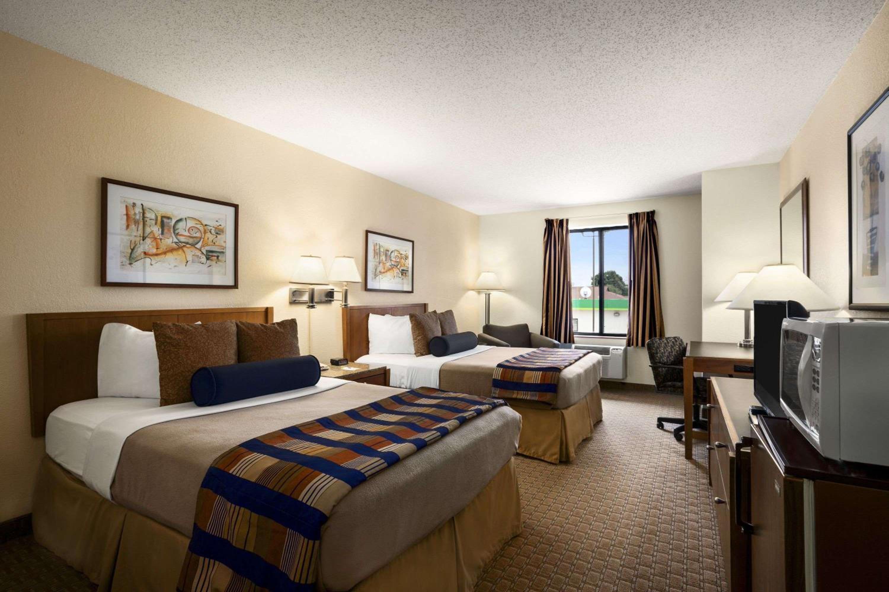 Double Room with Two Double Beds - Non-Smoking - Photo 1