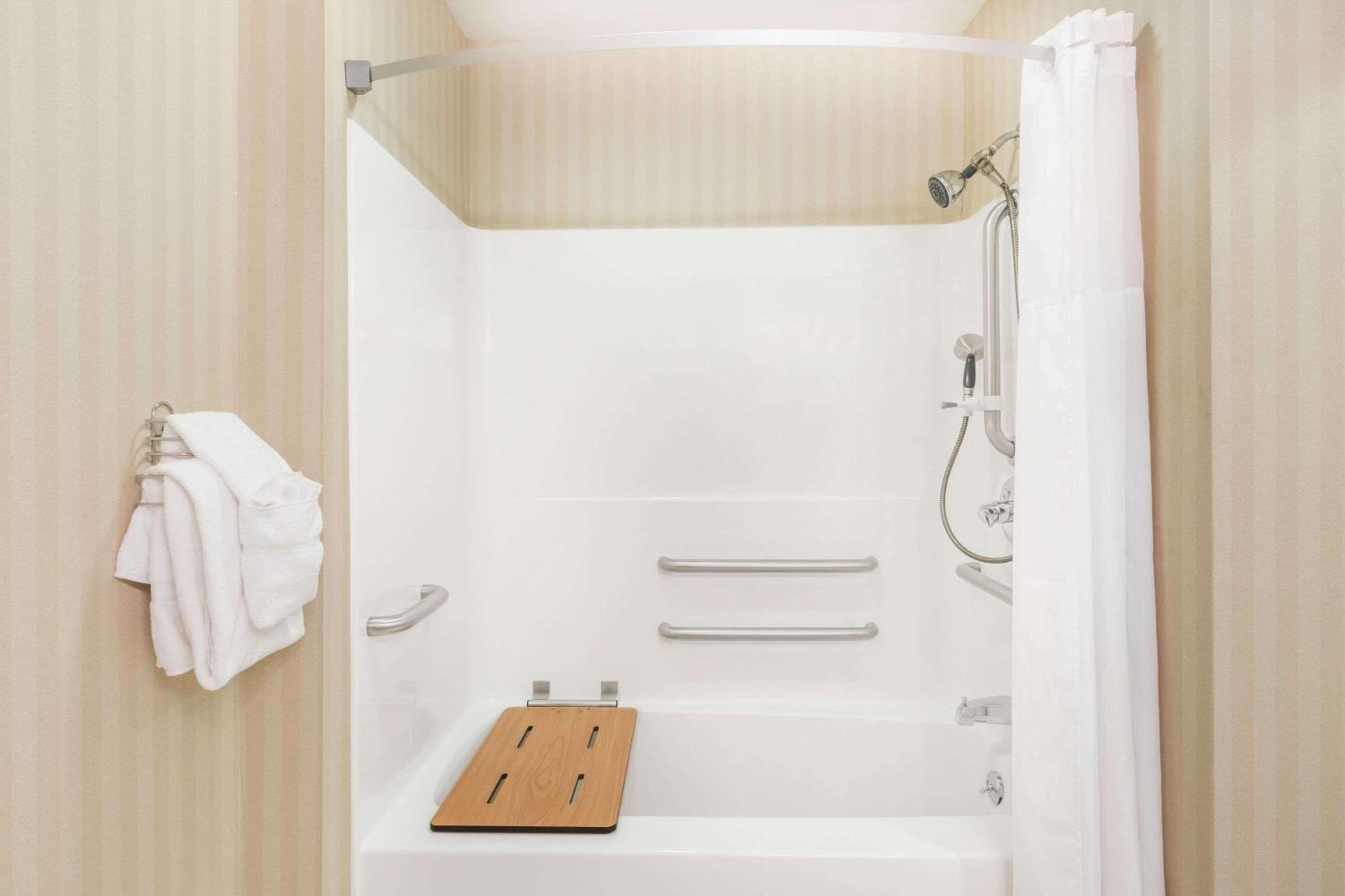 King Studio Suite -  Mobility Access/Non-Smoking - Photo 4