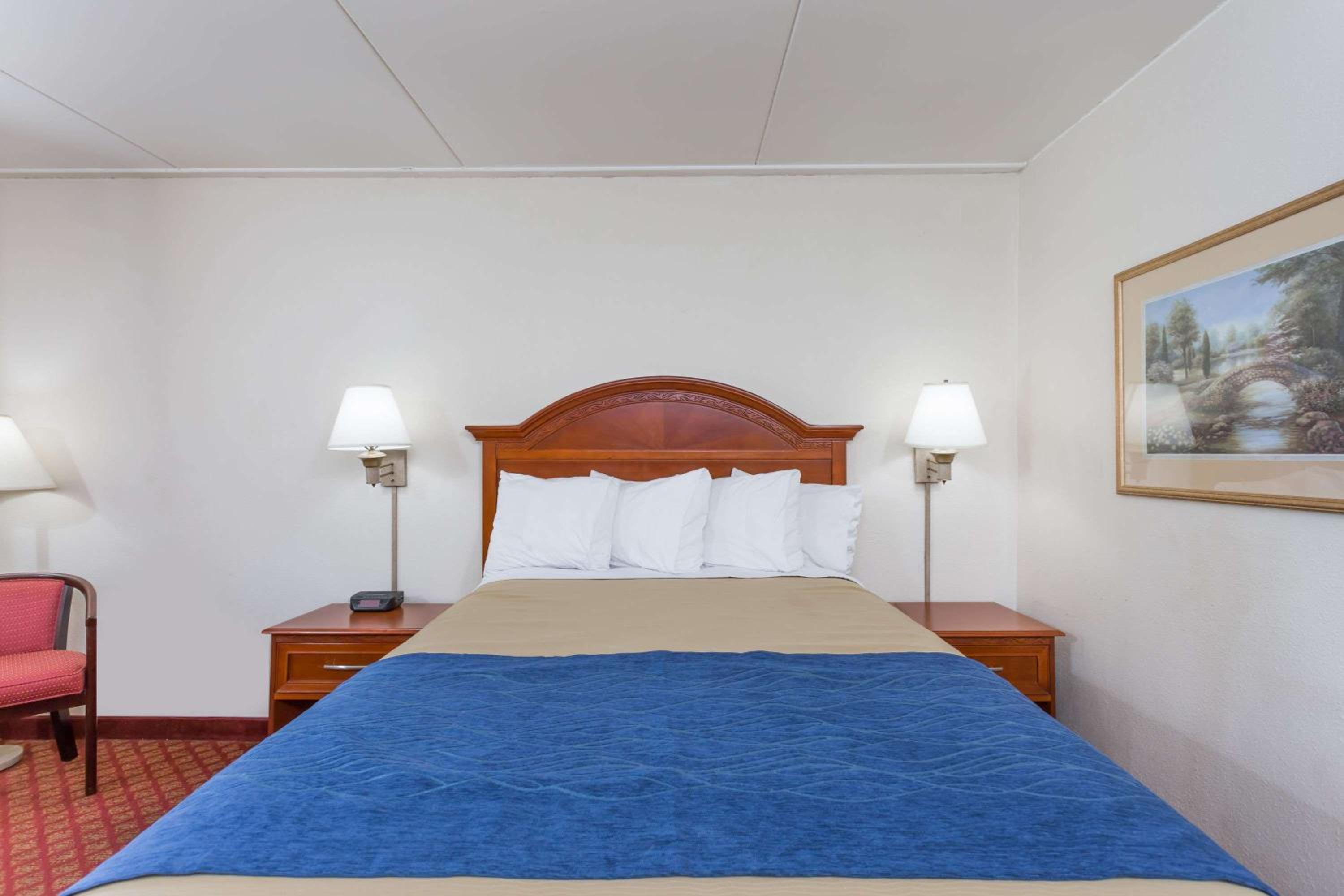 Double Room - Non-Smoking photo 2