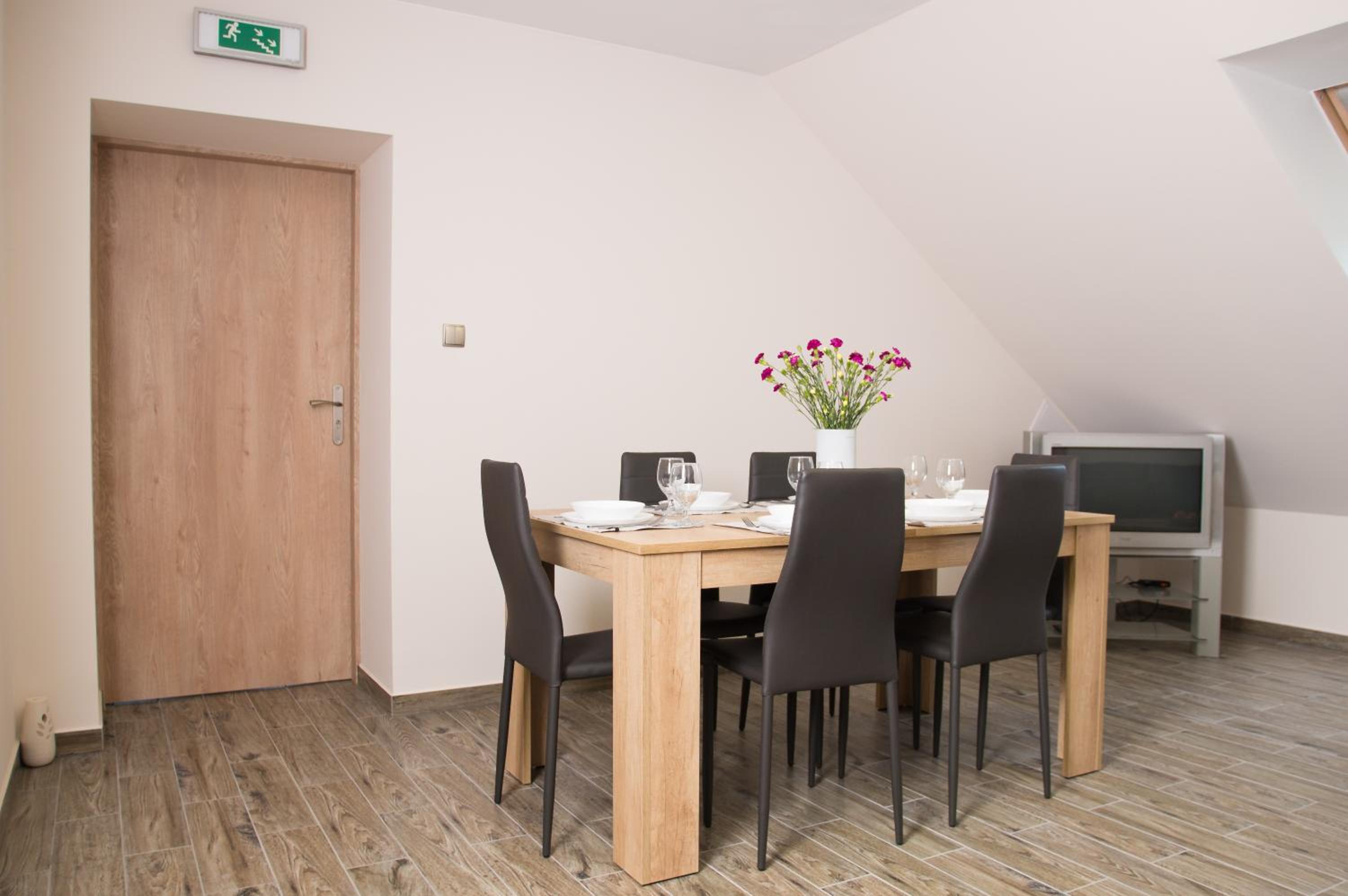 Studio Apartment - Photo 2