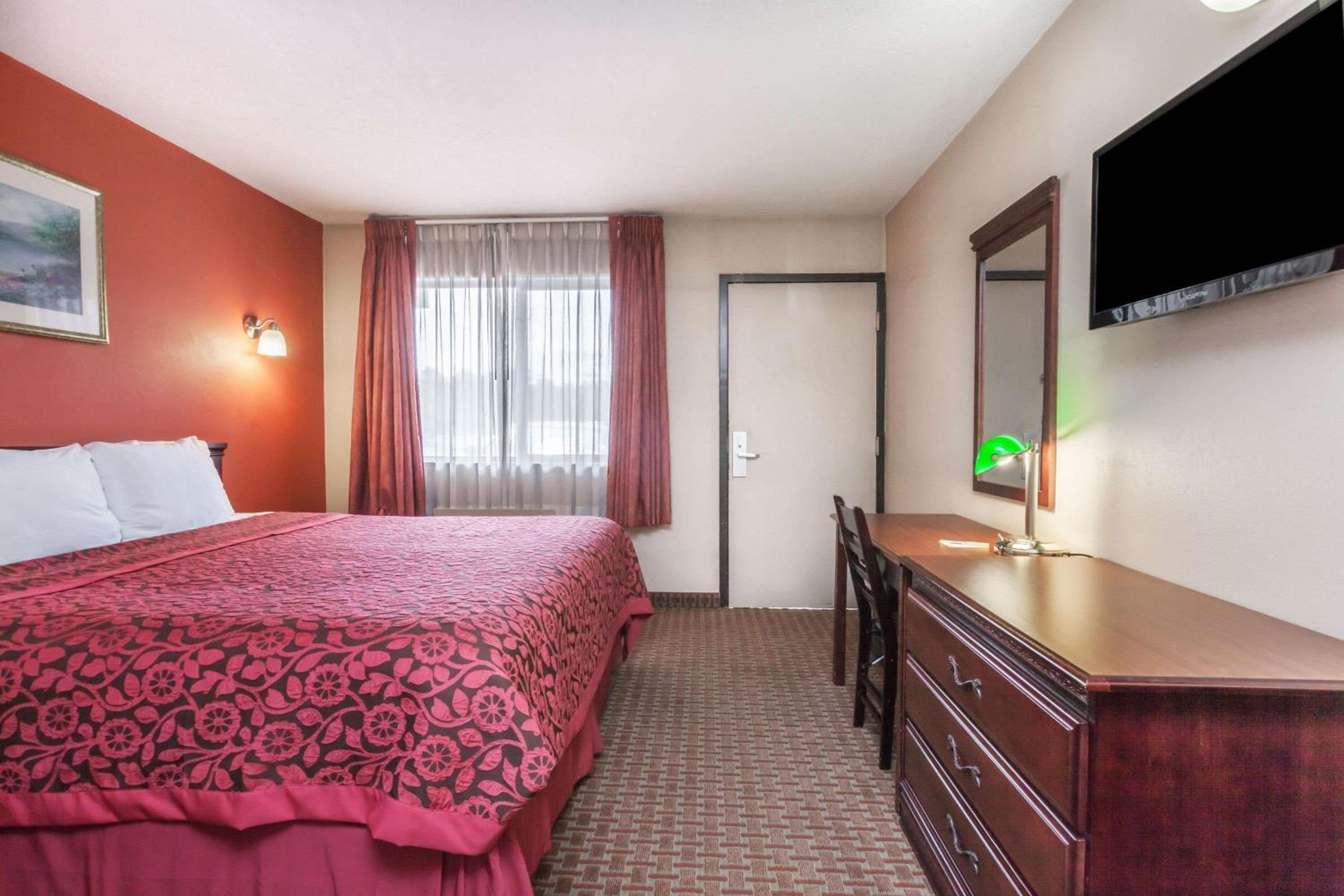 King Room - Non-Smoking photo 3