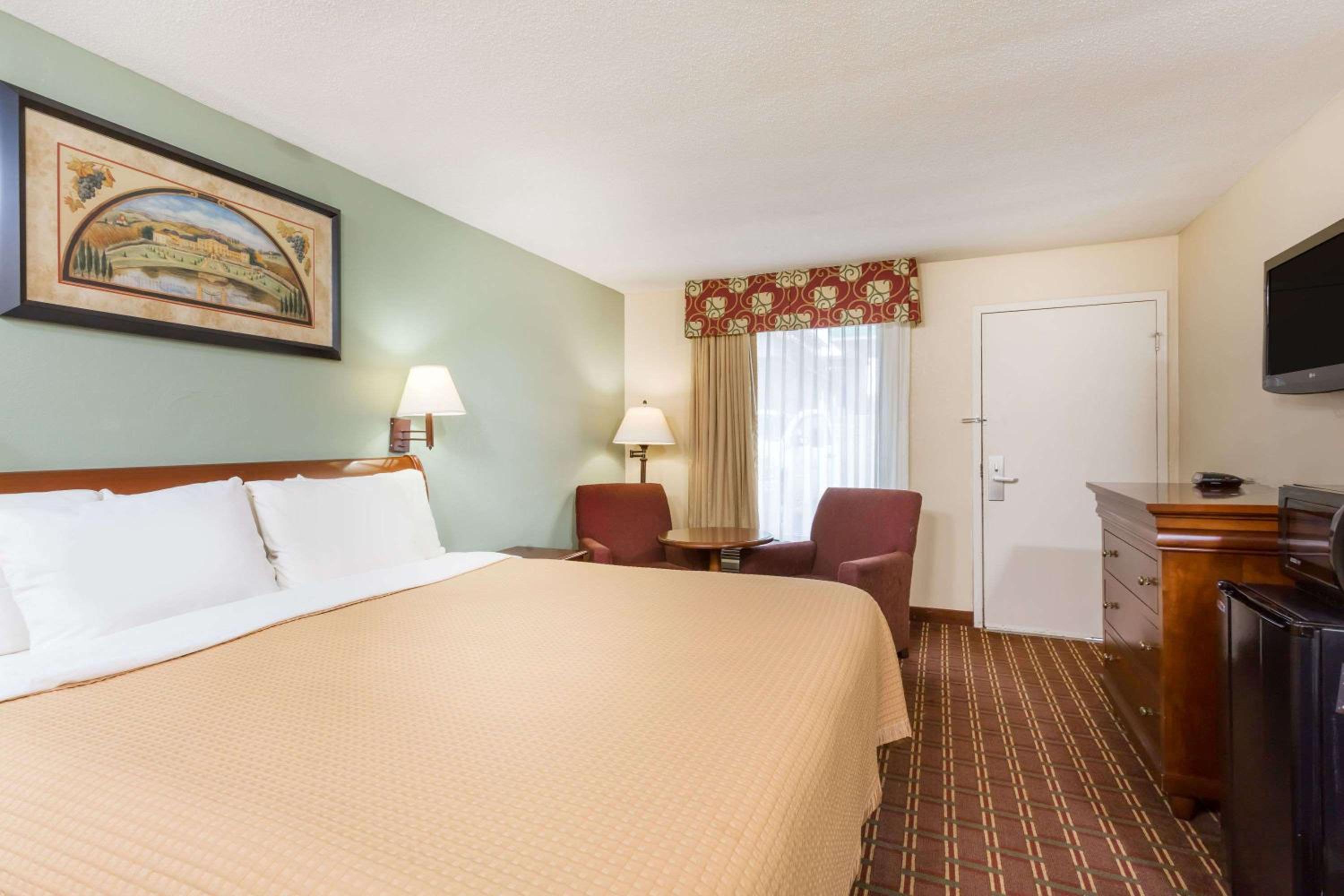 King Room - Disability Access/Non-Smoking - Photo 3