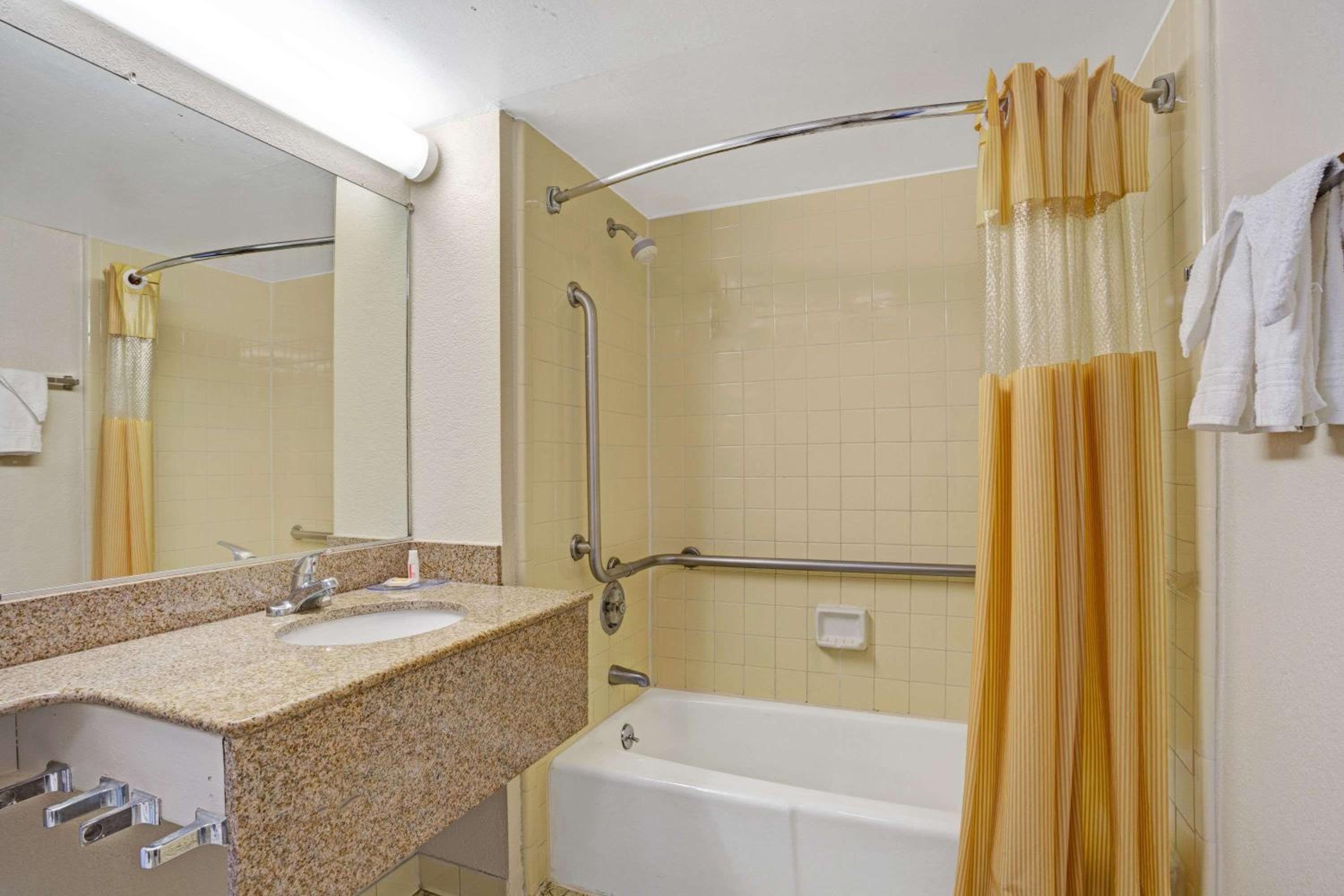 Double Room - Disability Access/Non-Smoking photo 2