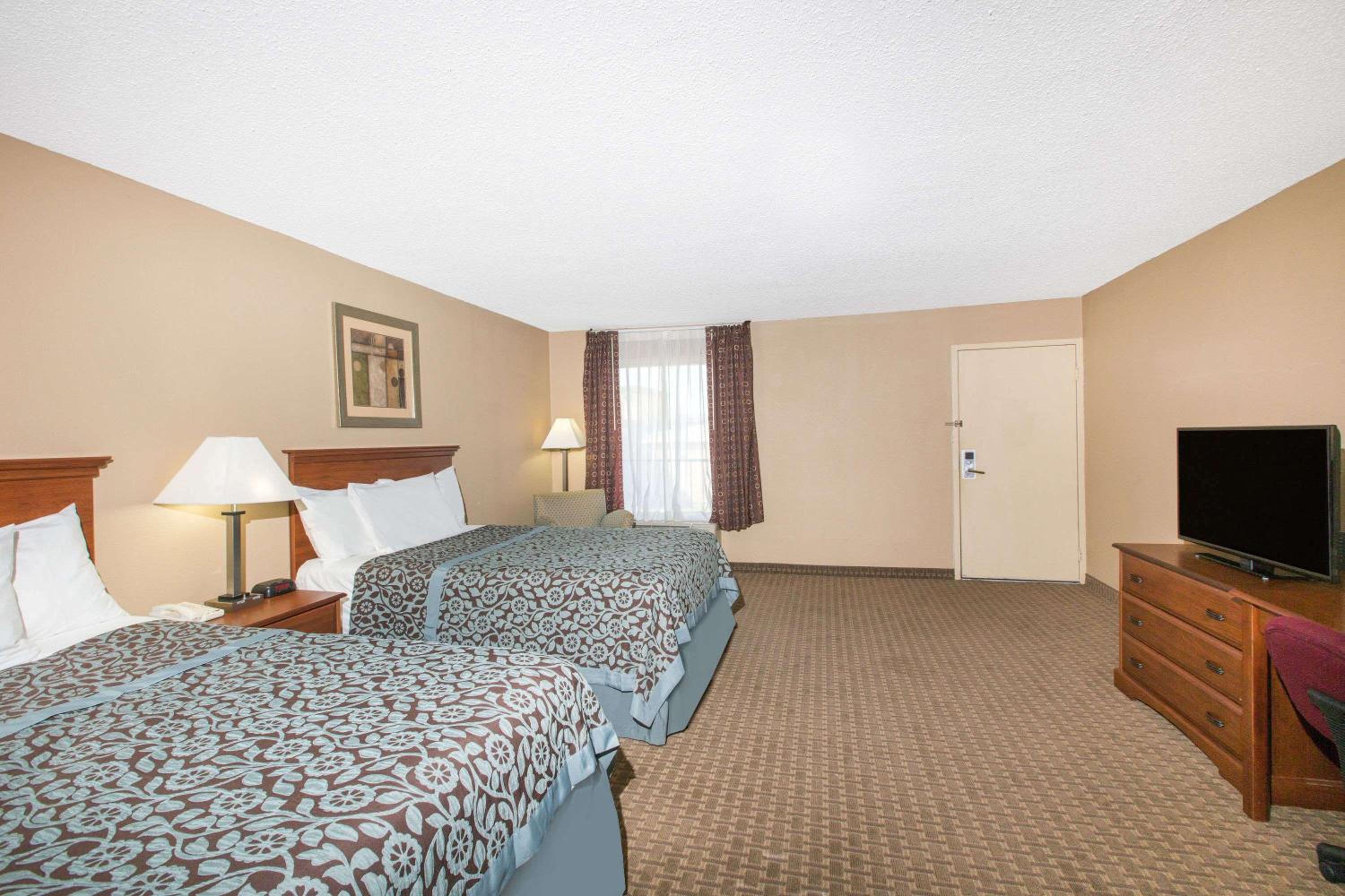 Double Room with Two Double Beds - Non-Smoking - Photo 4