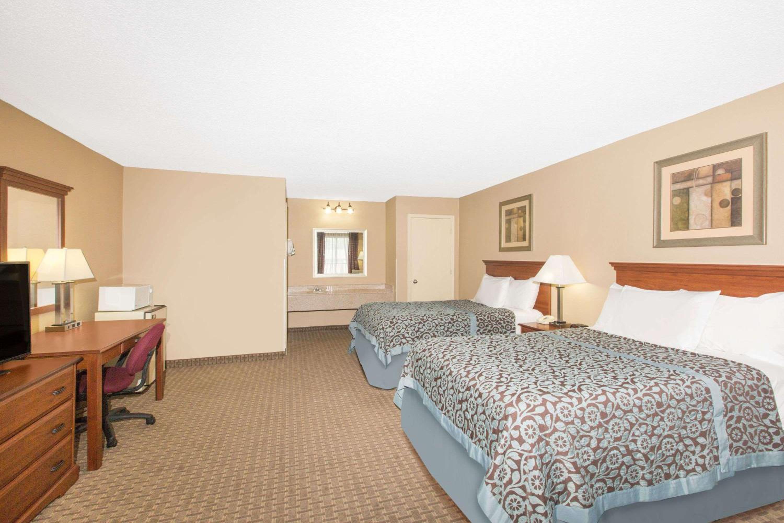 Double Room with Two Double Beds - Non-Smoking - Photo 1