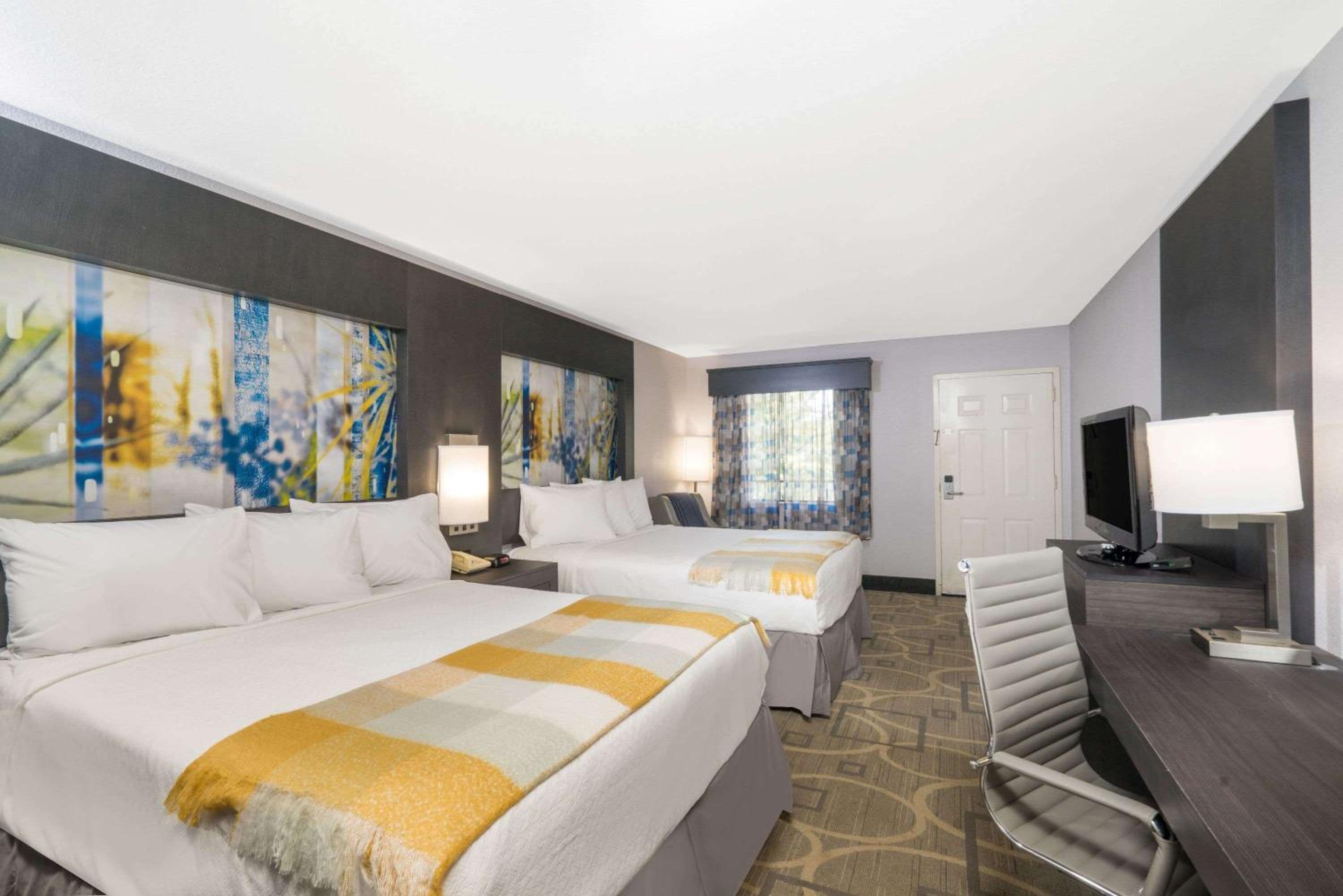 Studio Suite with Two Queen Beds - Non-Smoking photo 1