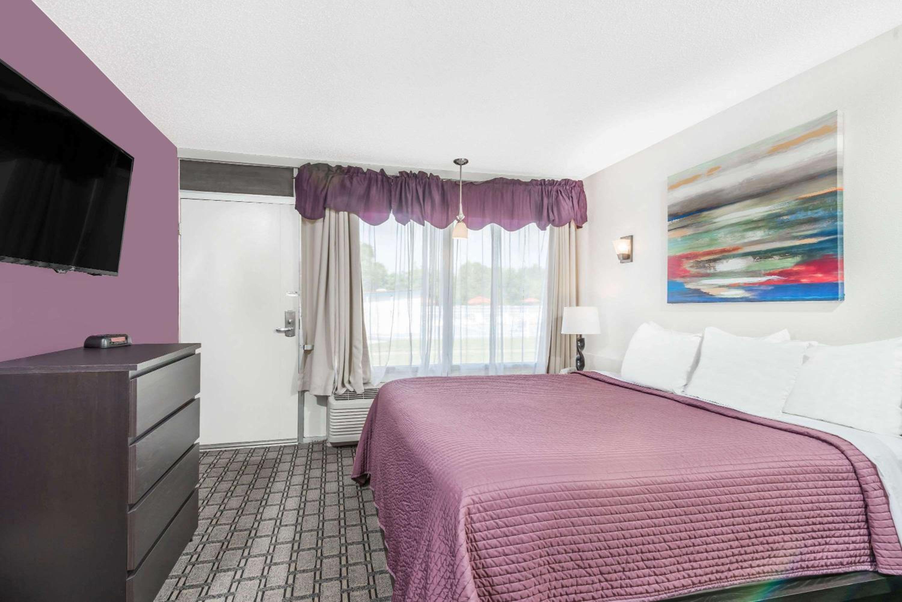 Studio King Suite - Non-Smoking - Photo 4