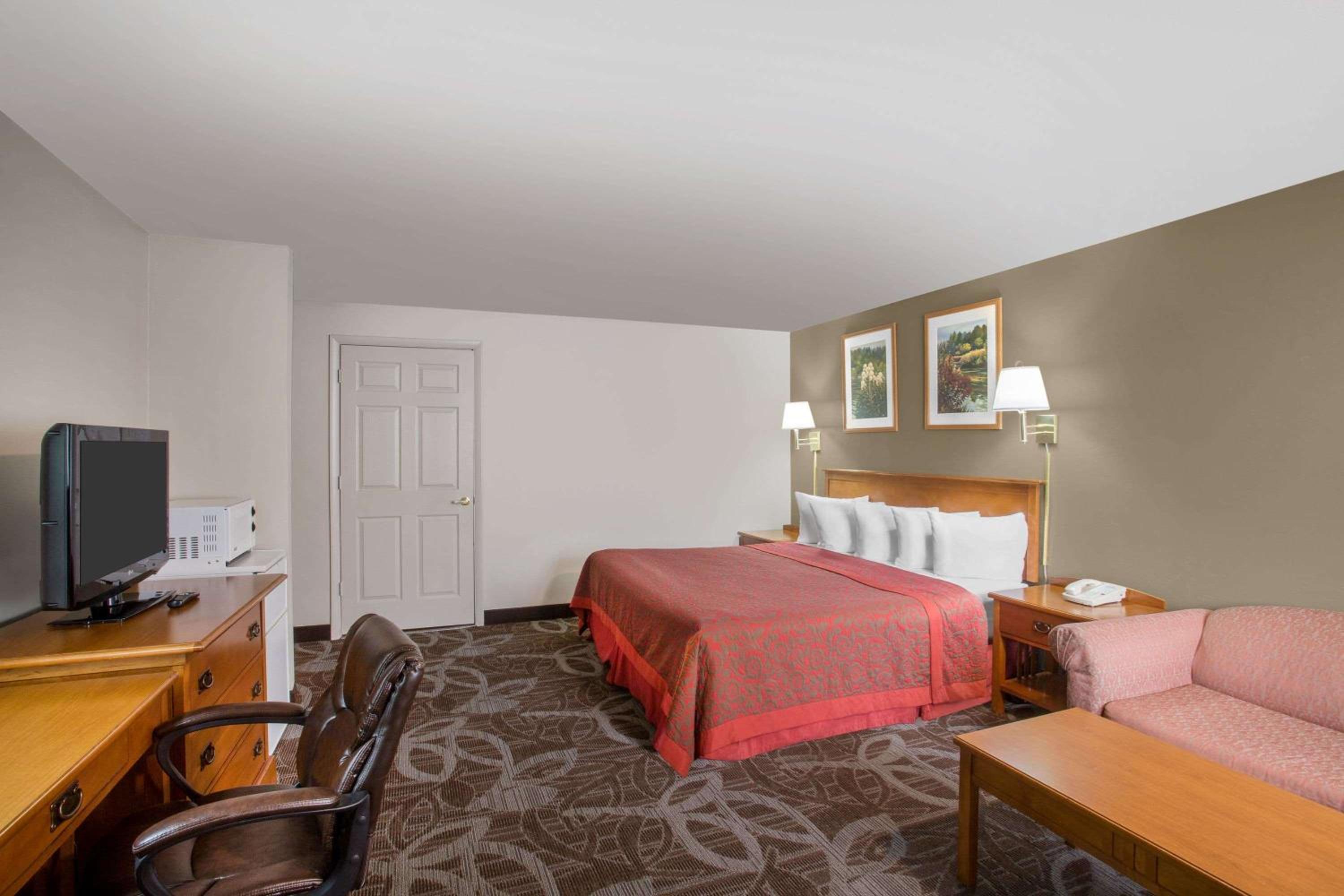 King Room - Non-Smoking - Photo 1