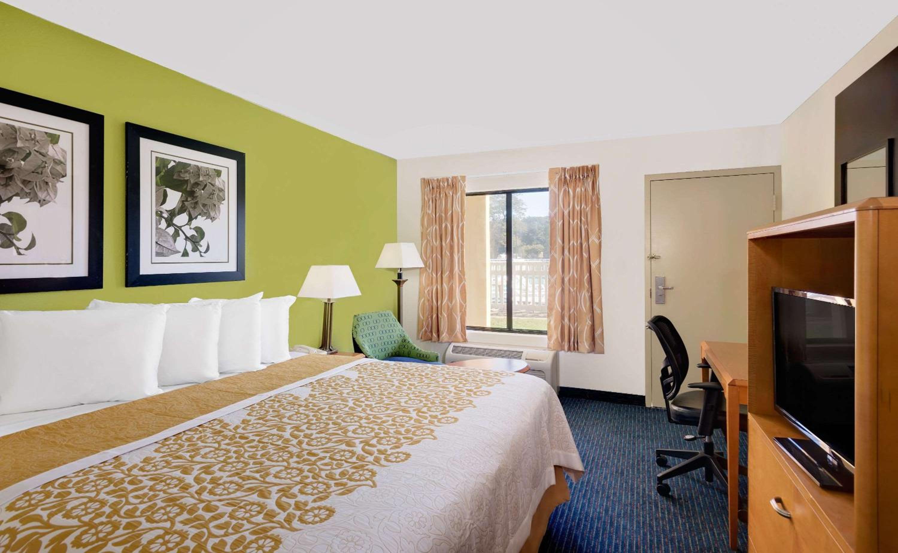 Deluxe King Room - Non-Smoking photo 1