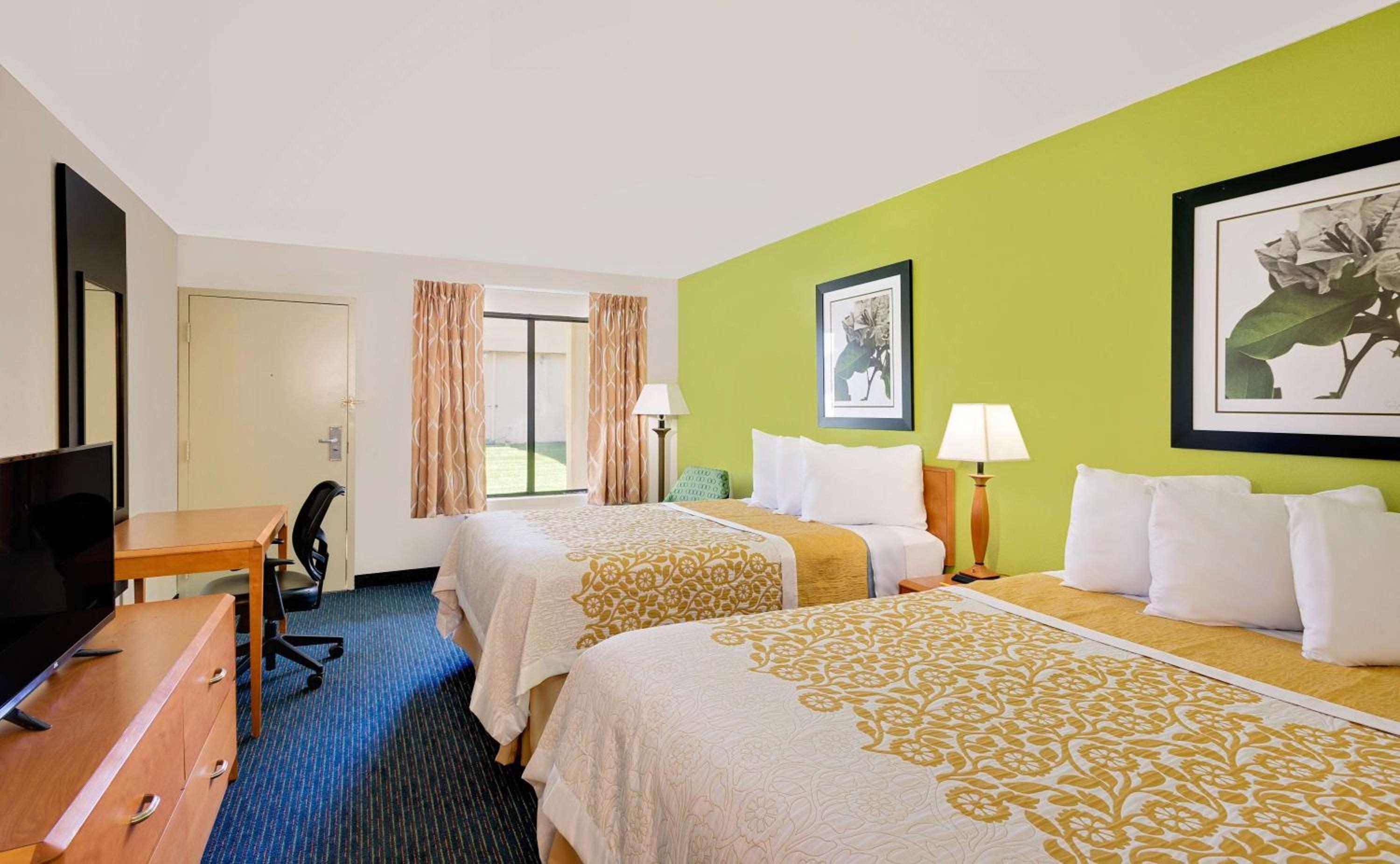 Deluxe Double Room with Two Double Beds - Non-Smoking photo 2