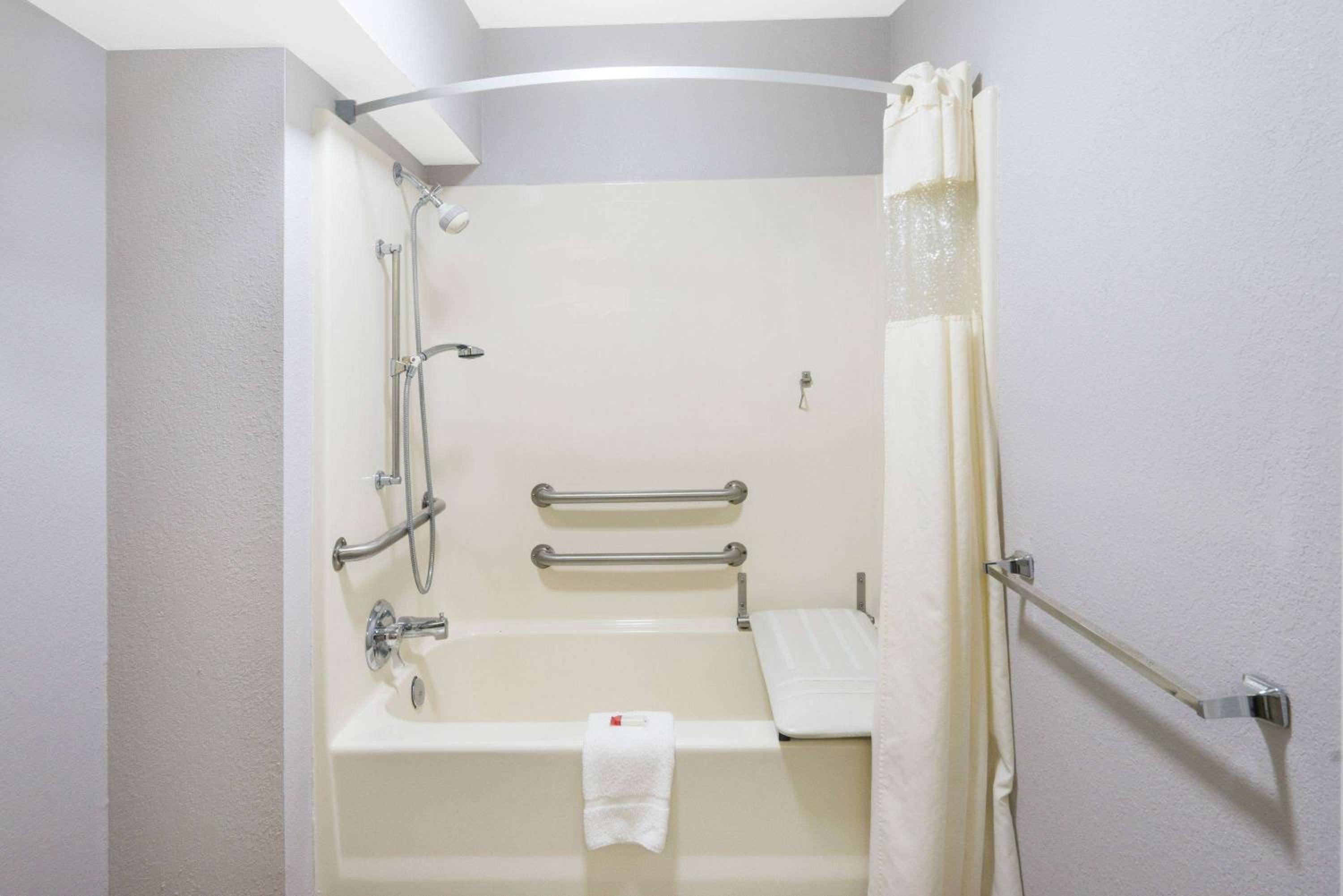 King Room - Disability Access/Non-Smoking photo 2