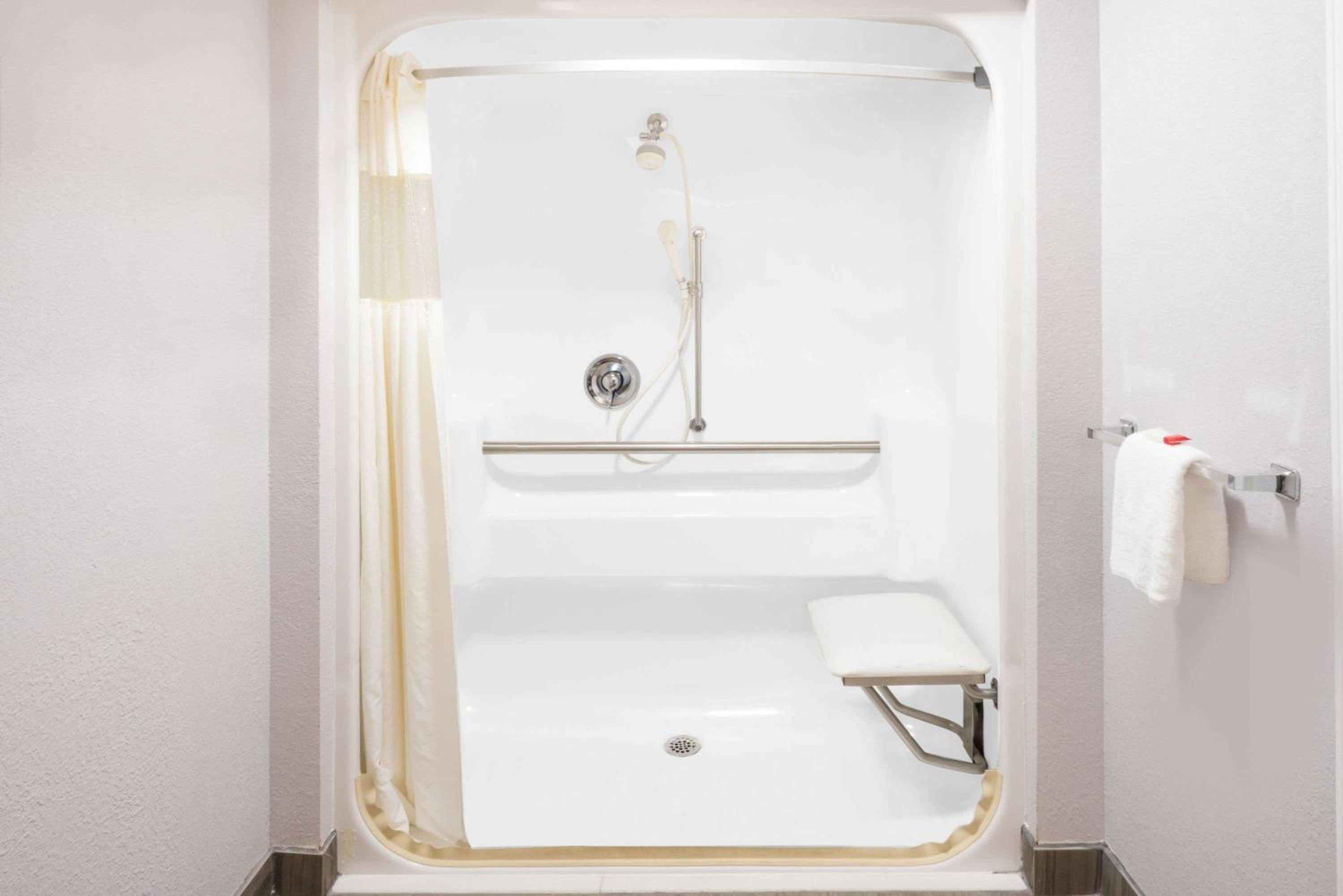 King Room - Disability Access/Non-Smoking photo 3