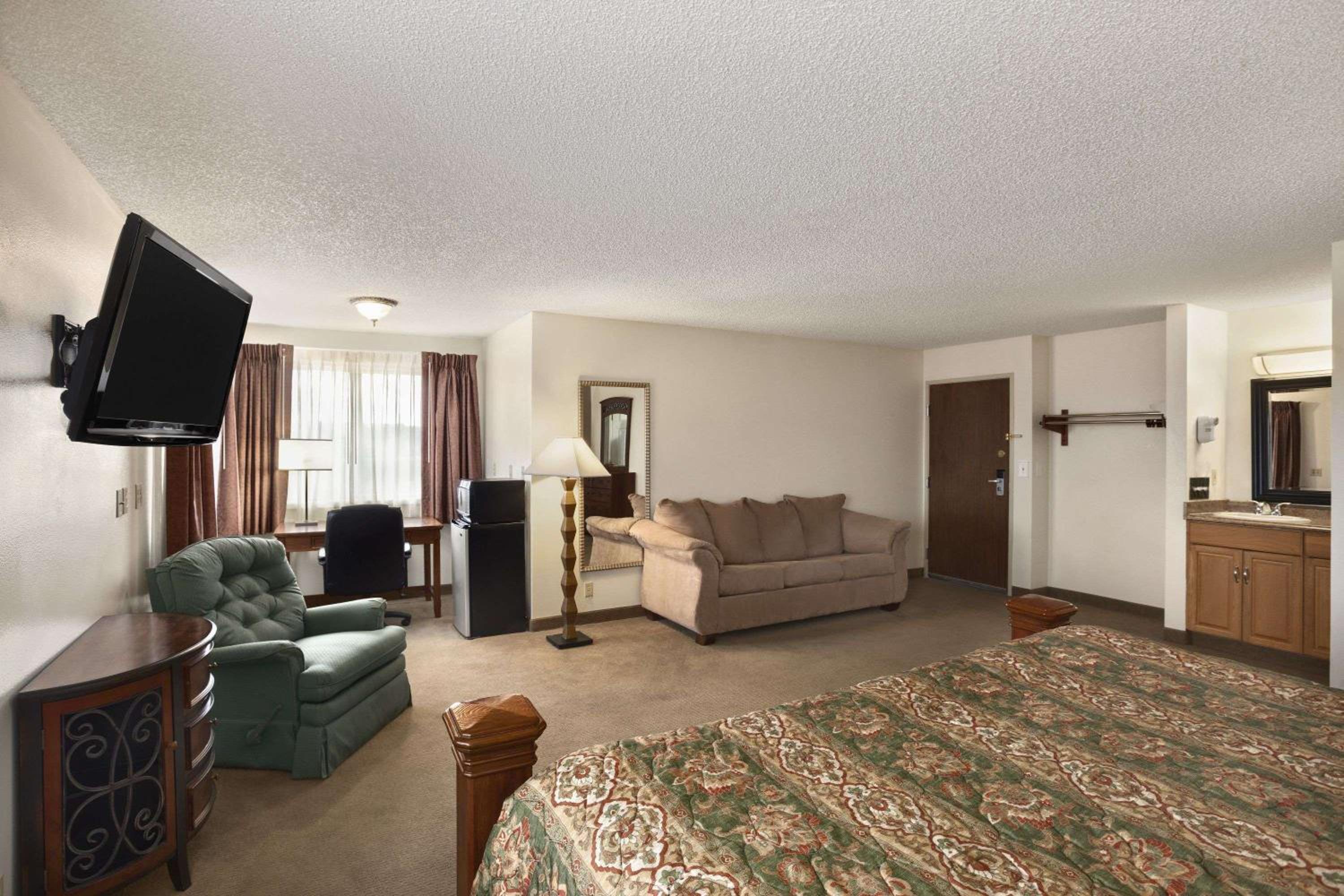 King Studio Suite - Non-Smoking - Photo 2