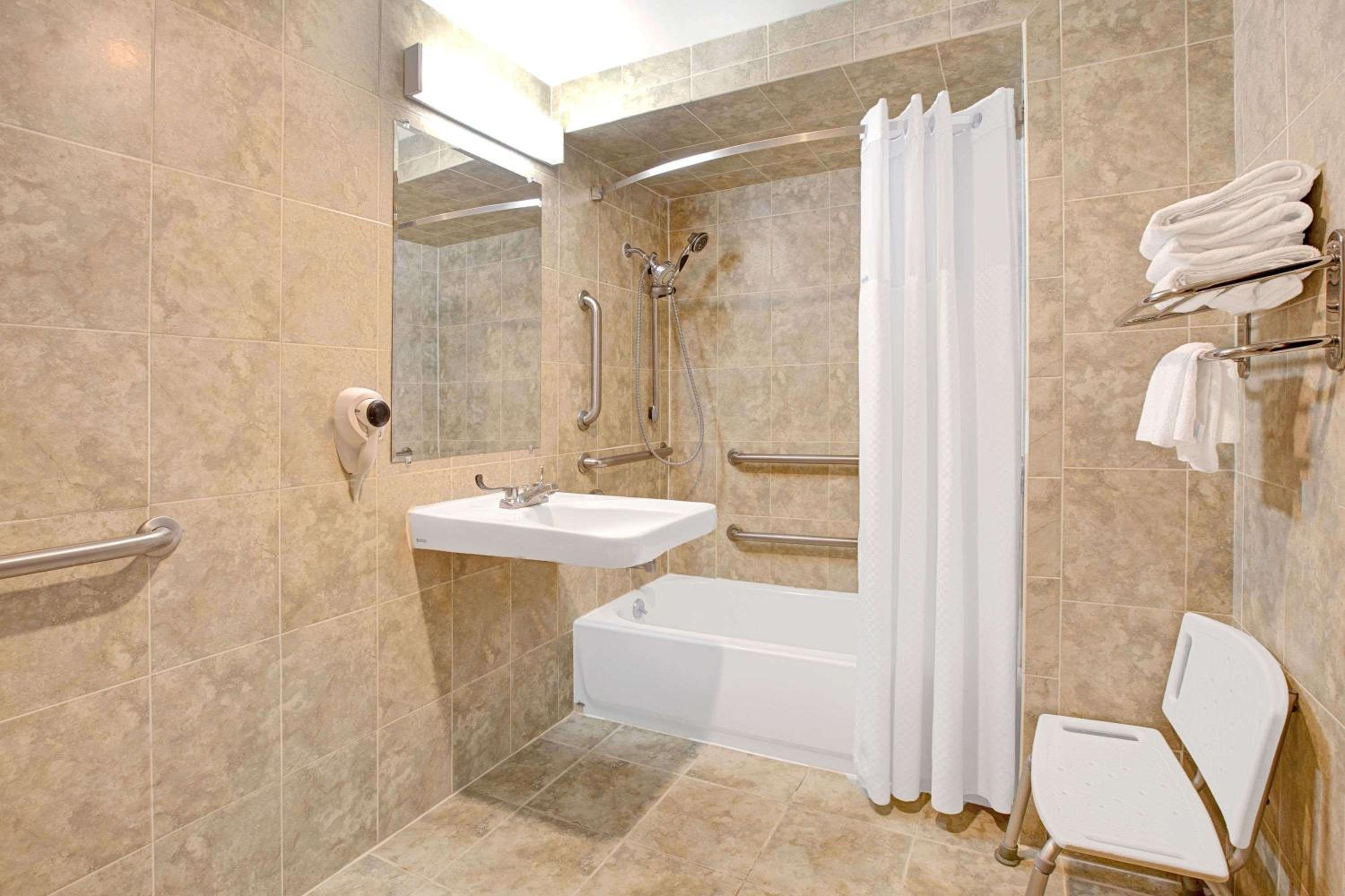 King Room - Disability Access/Non-Smoking - Photo 2