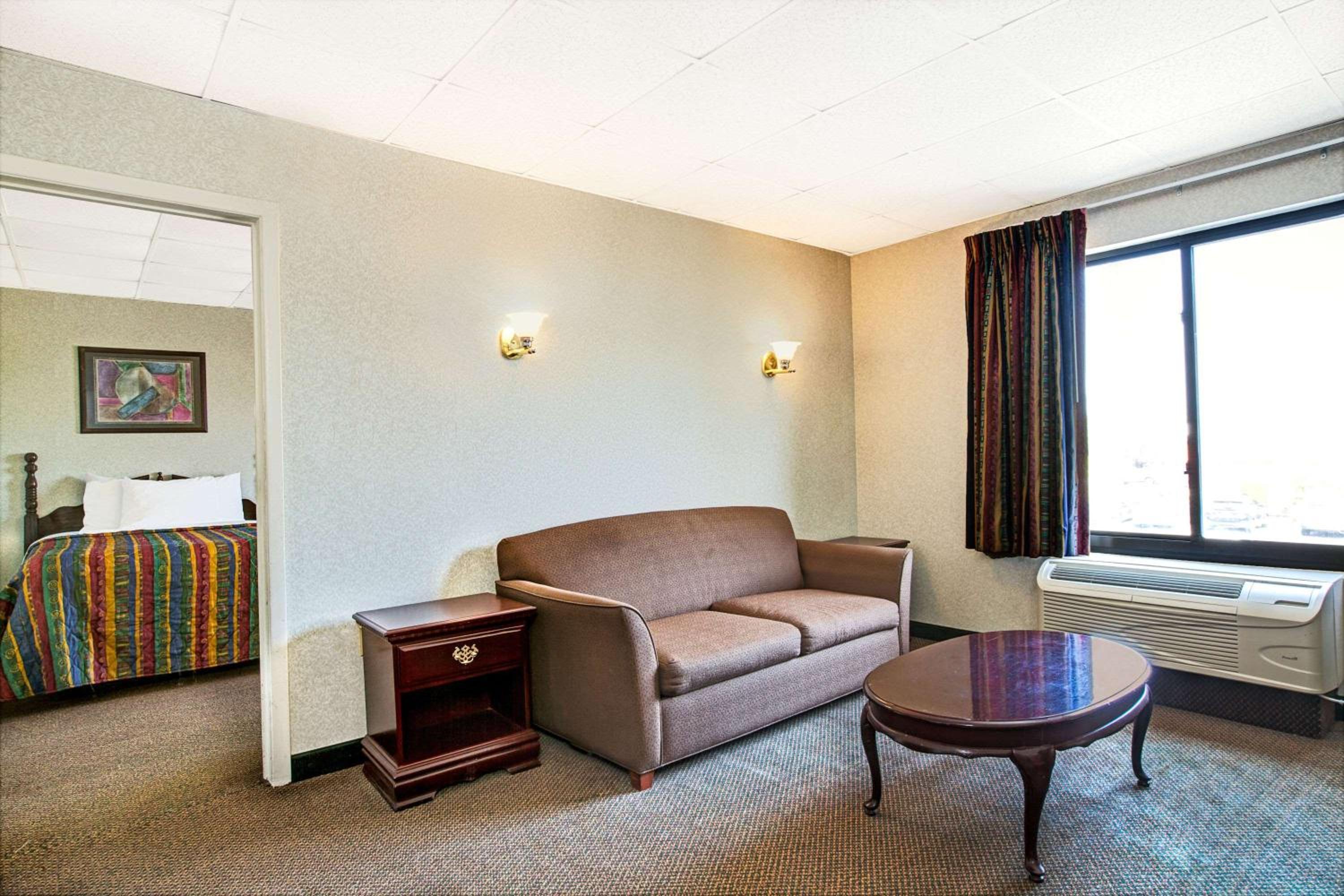 One-Bedroom King Suite - Non-Smoking - Photo 1