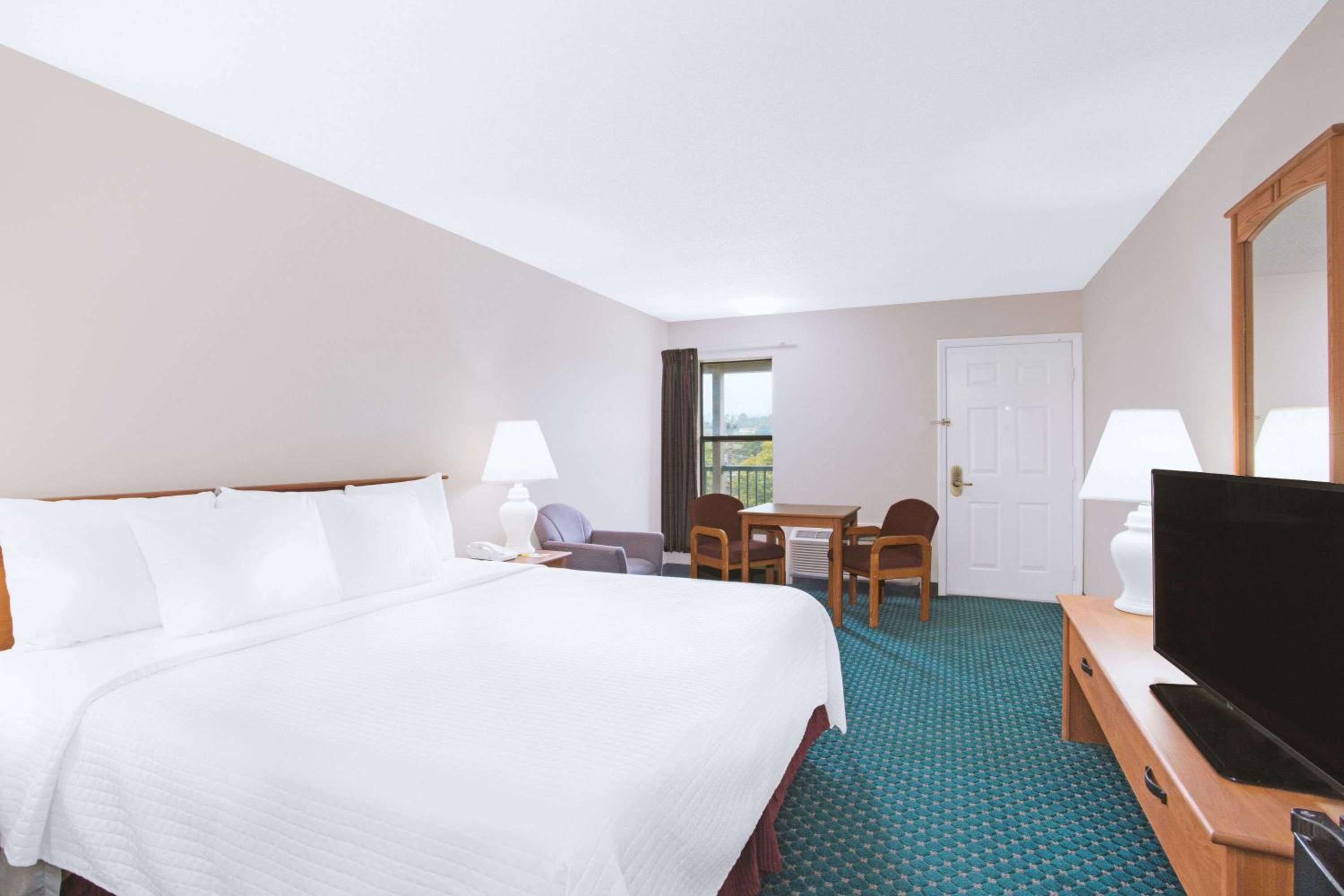 King Room - Mobility Access/Non-Smoking - Photo 3