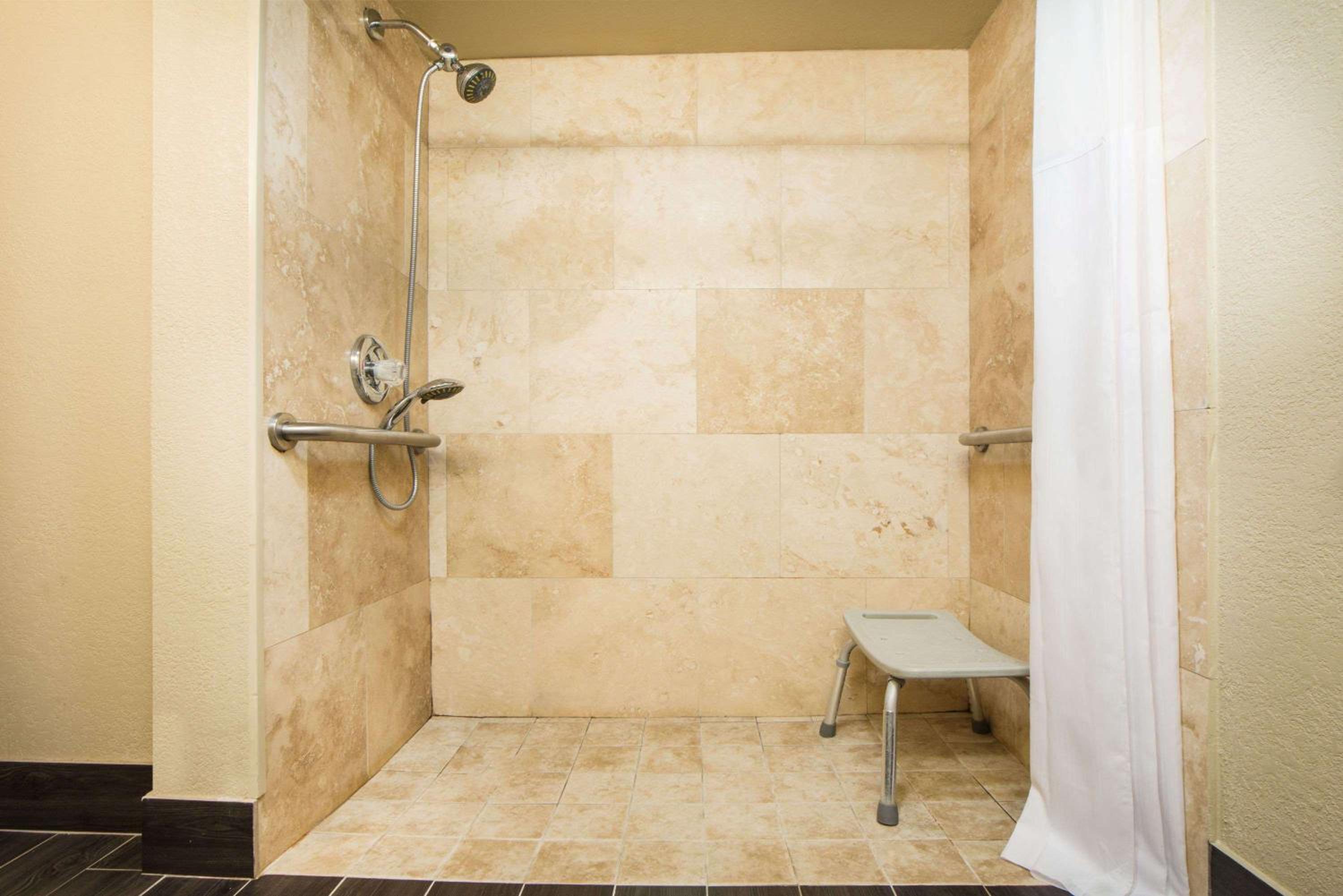 King Room - Mobility Access/Non-Smoking - Photo 4