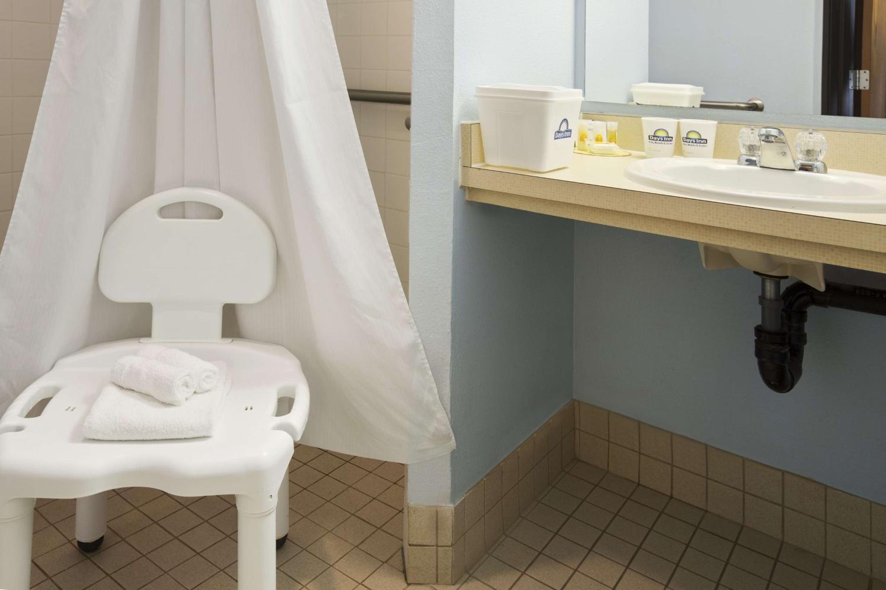 King Room - Disability Access/Non-Smoking