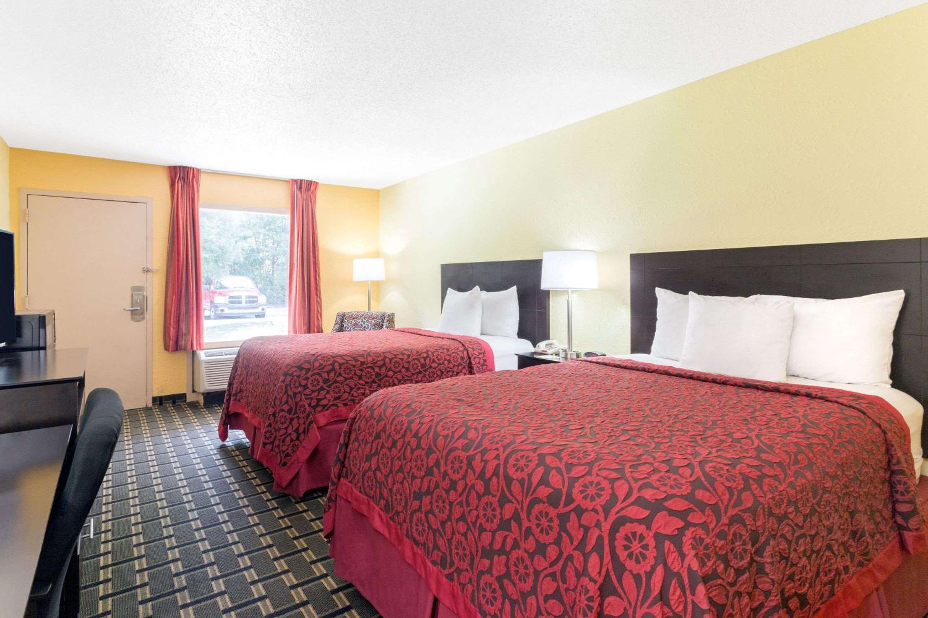Deluxe Double with Two Double Beds - Smoking - Photo 1