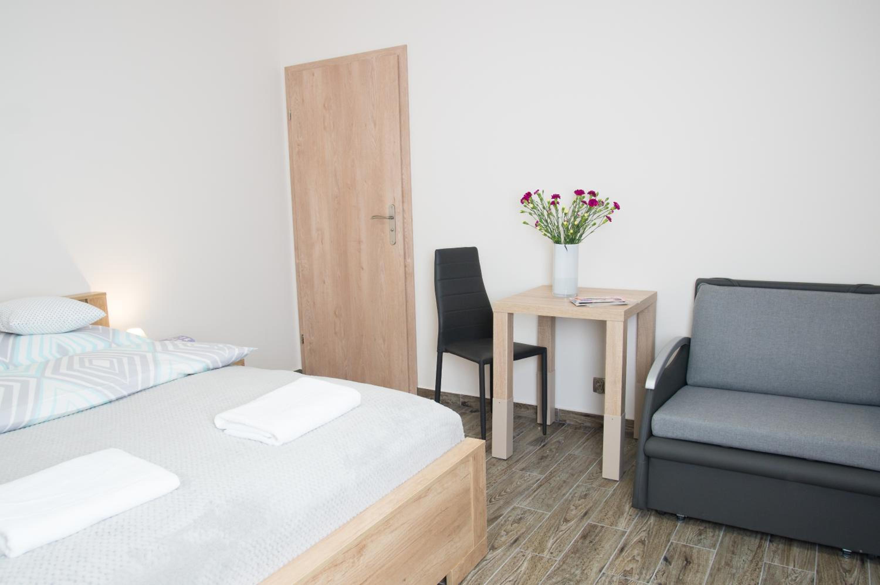Triple Room with Bathroom - Photo 3