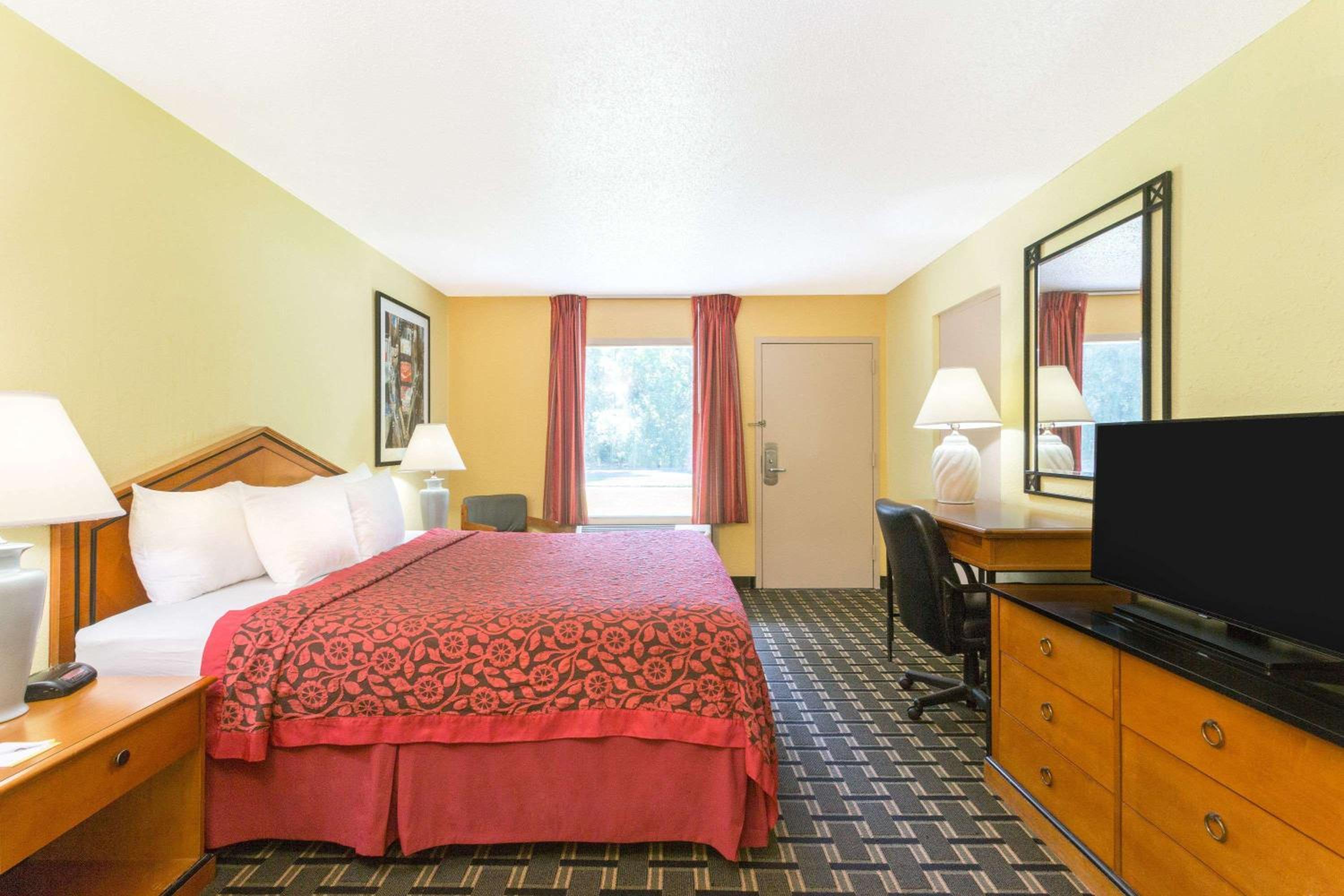 King Room - Disability Access/Smoking - Photo 3