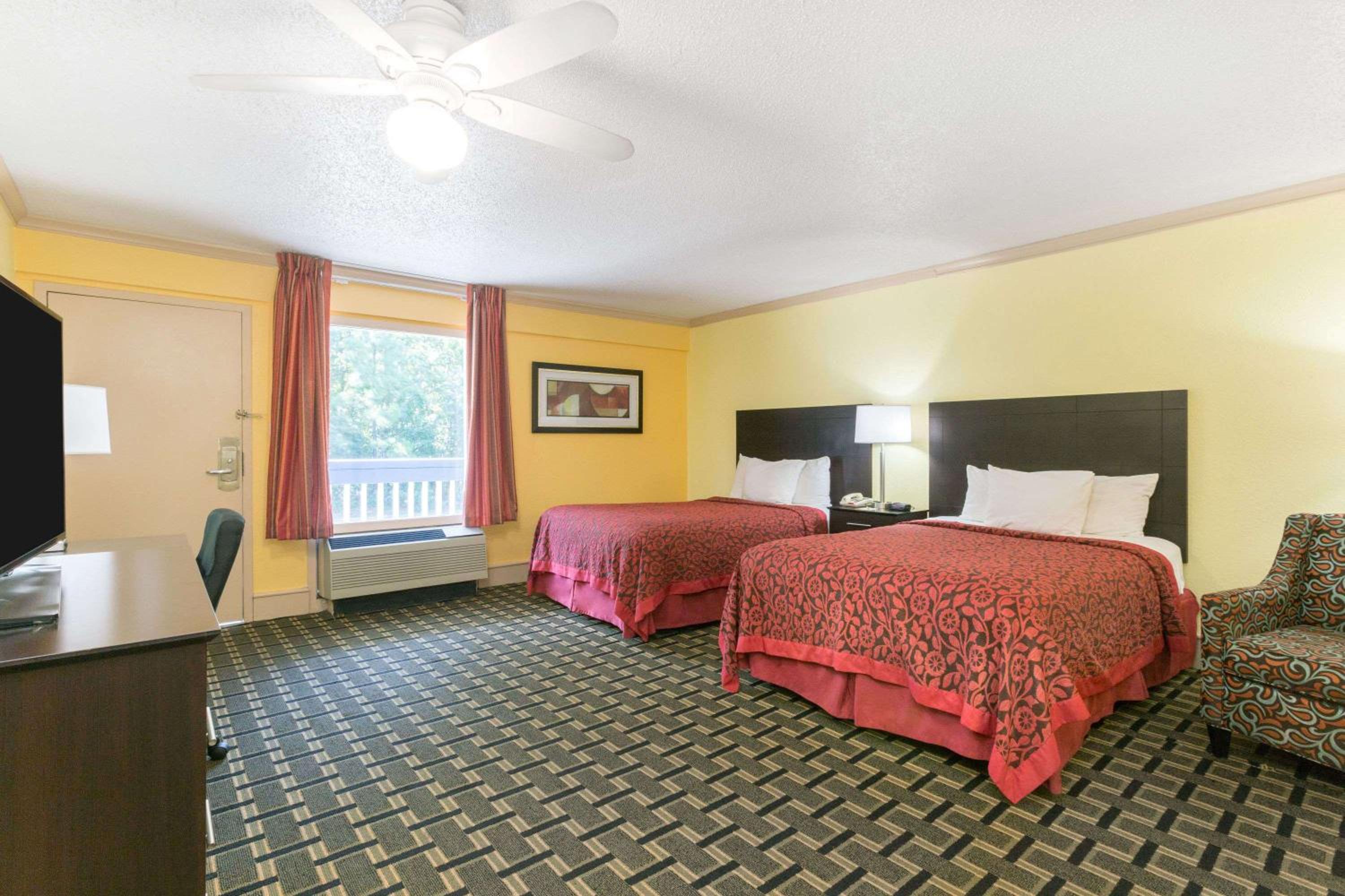 Deluxe Double with Two Double Beds - Smoking - Photo 5