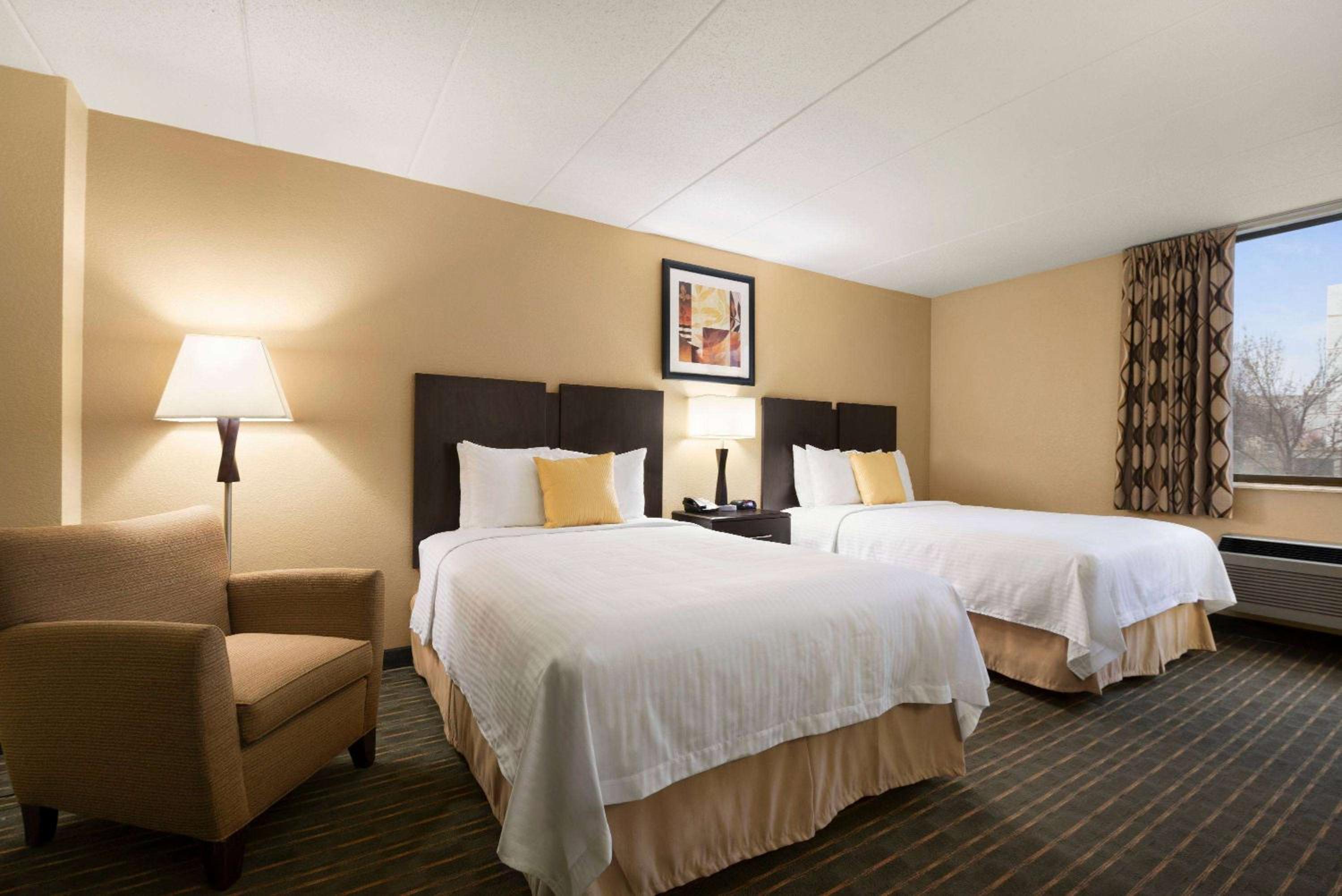 Double Room with Two Double Beds - Non-Smoking - Photo 10