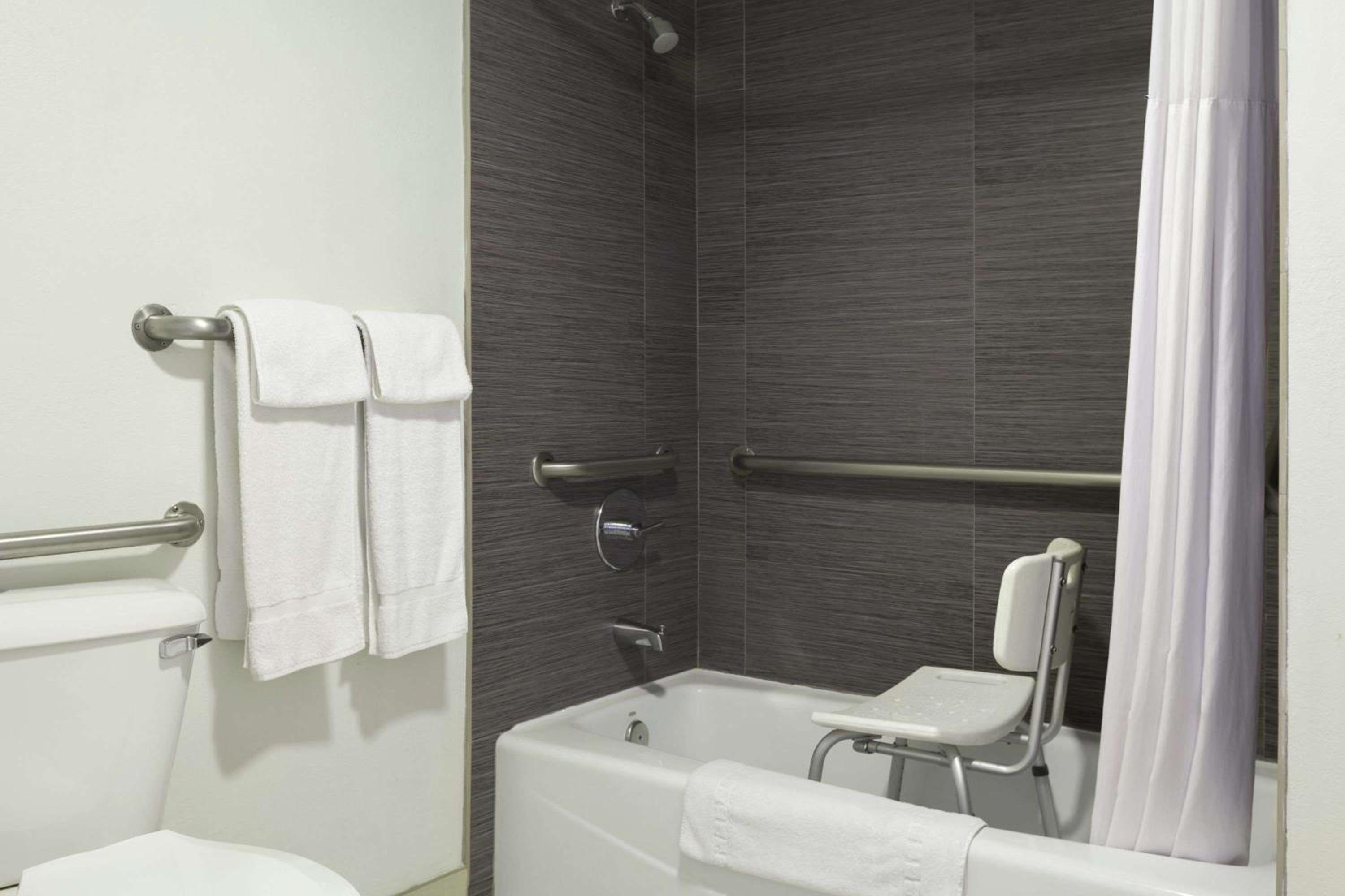 Double Room - Disability Access/Non-Smoking - Photo 5