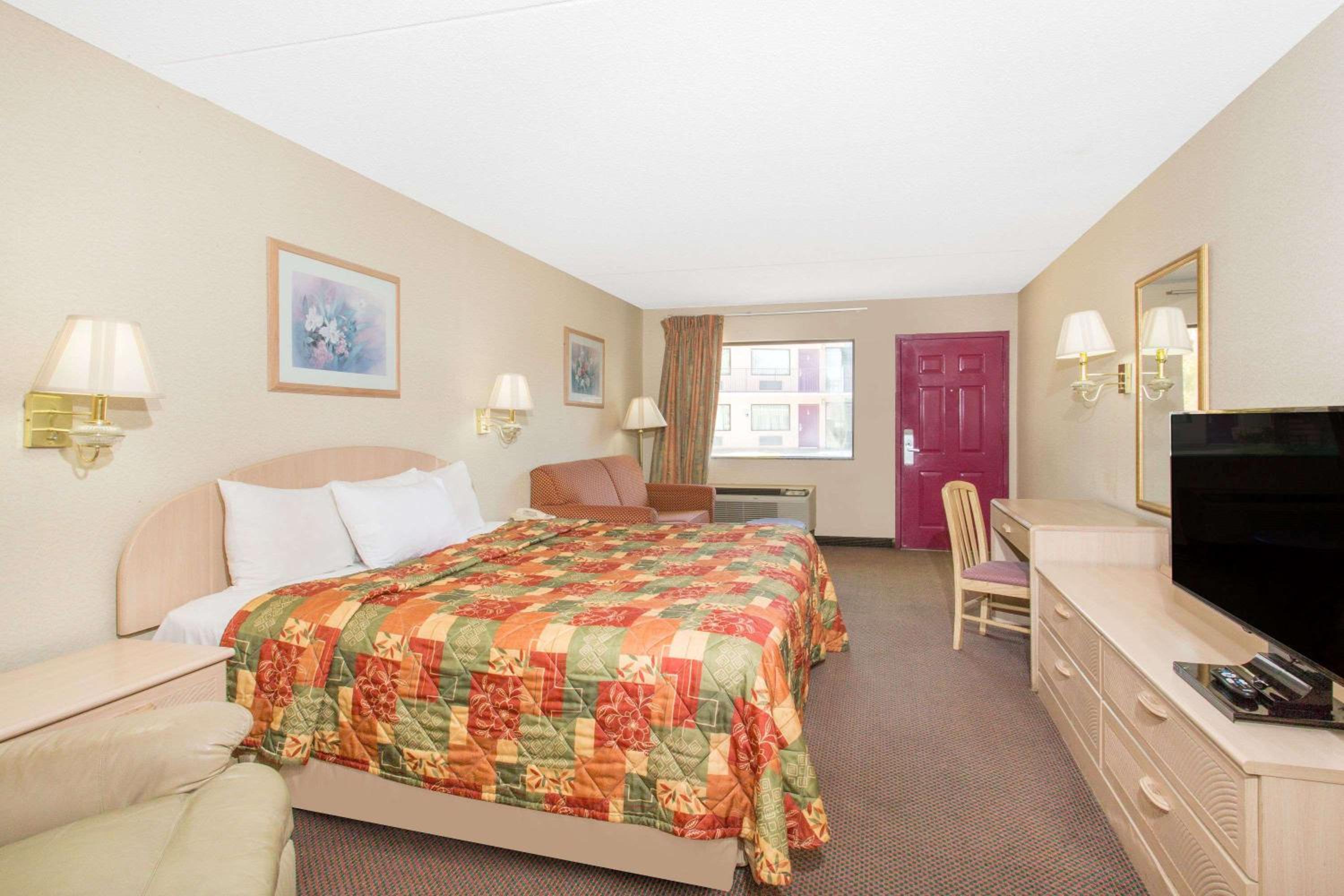 King Room - Non-Smoking photo 1