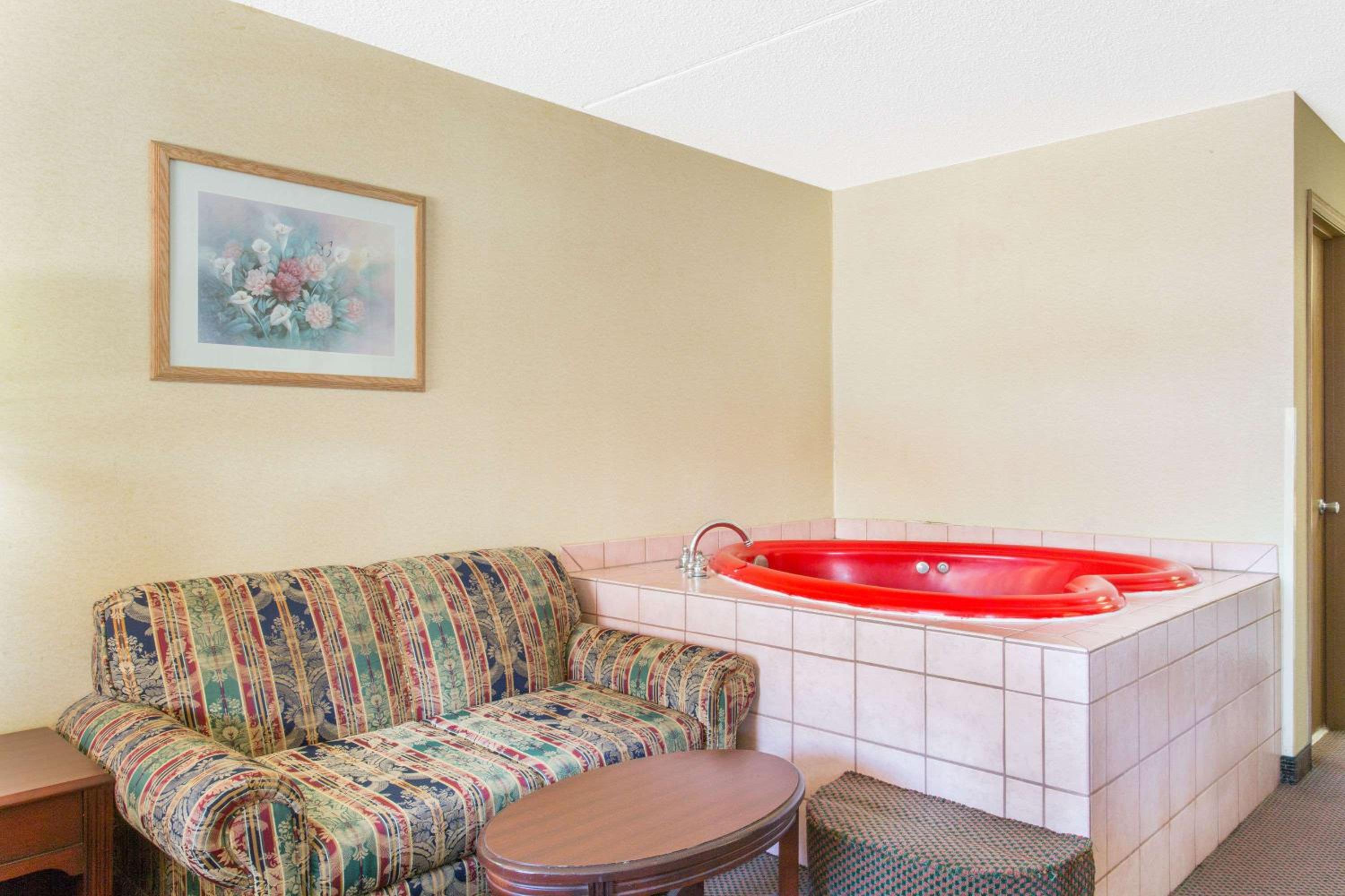 King Suite - Non-Smoking photo 1