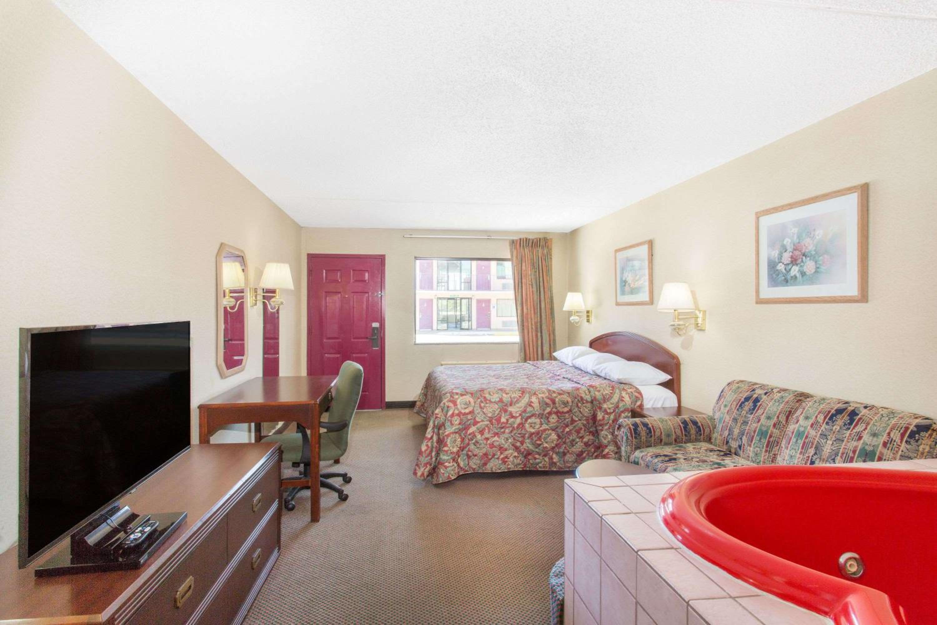 Deluxe King Suite
