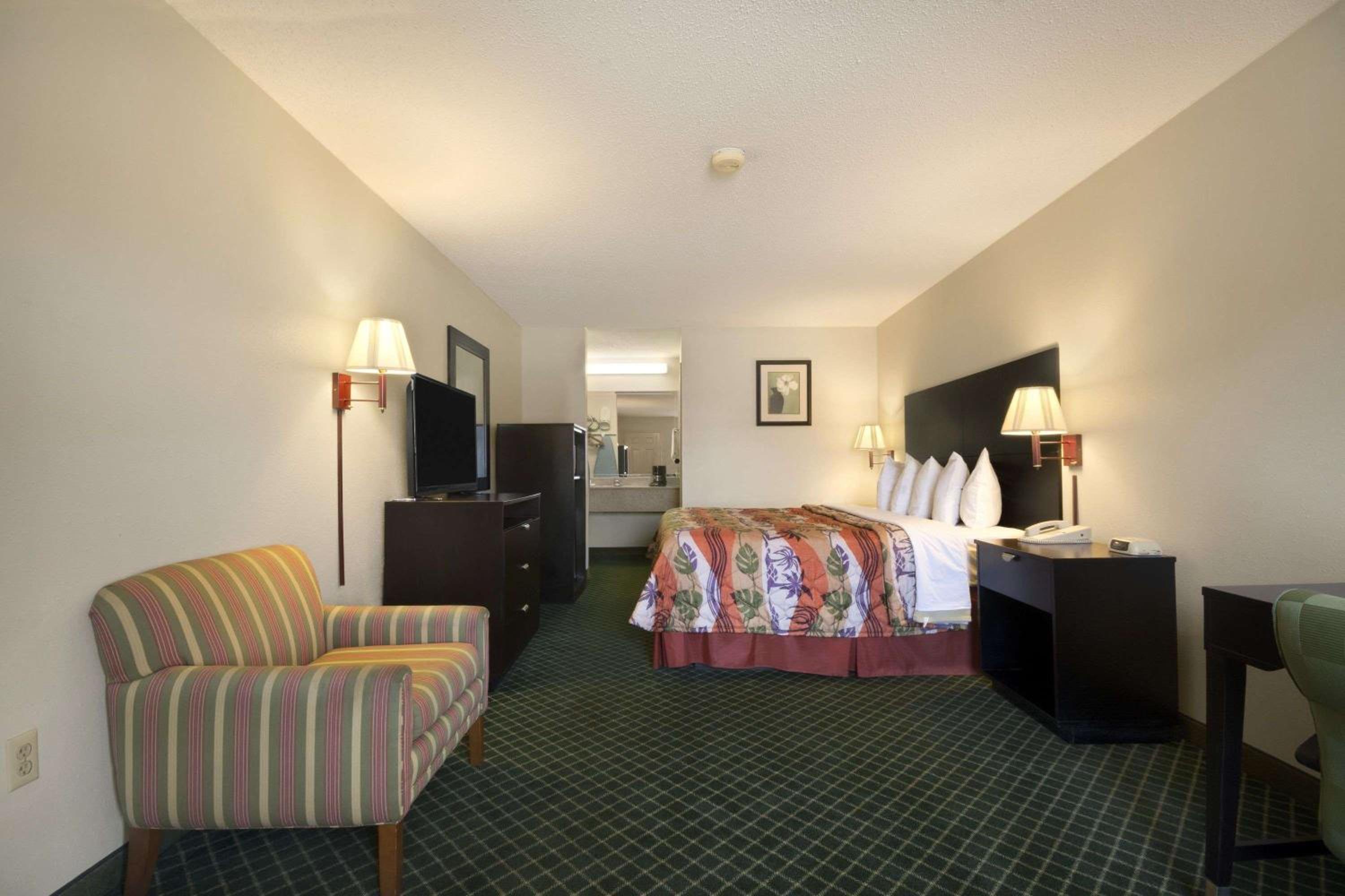 King Room - Disability Access/Non-Smoking - Photo 2