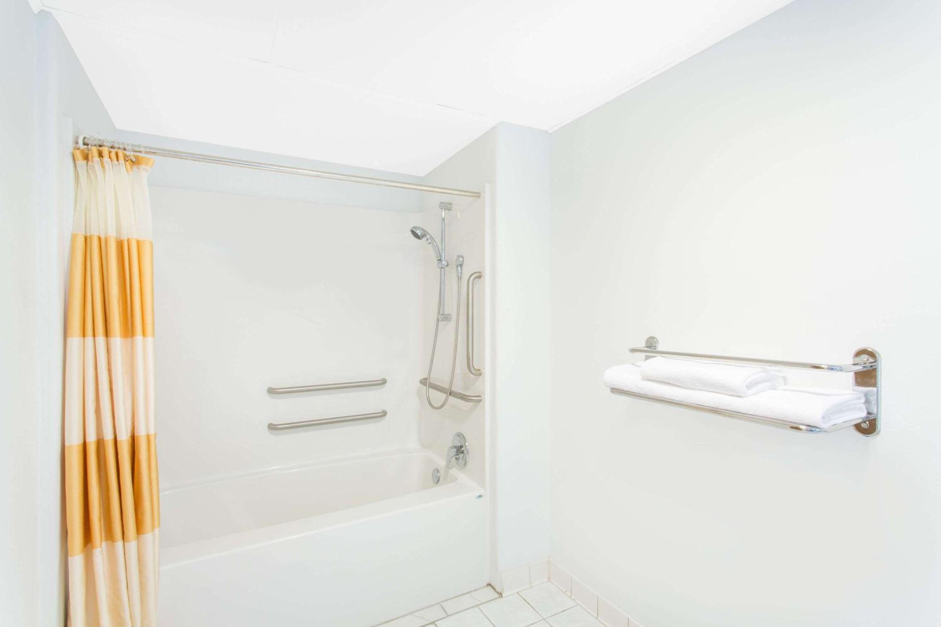 King Room - Disability Access/Non-Smoking