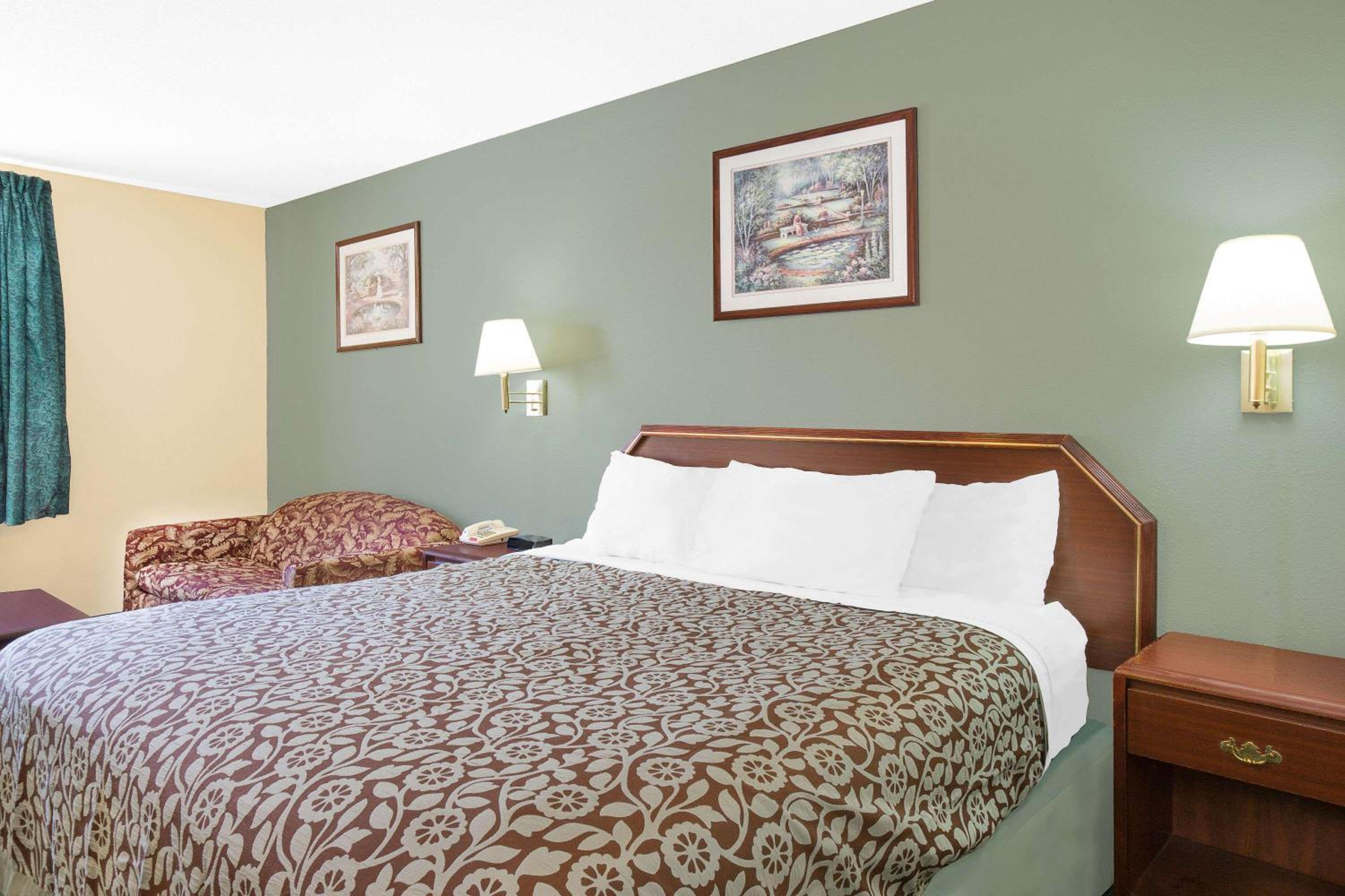 King Room - Disability Access/Non-Smoking - Photo 1