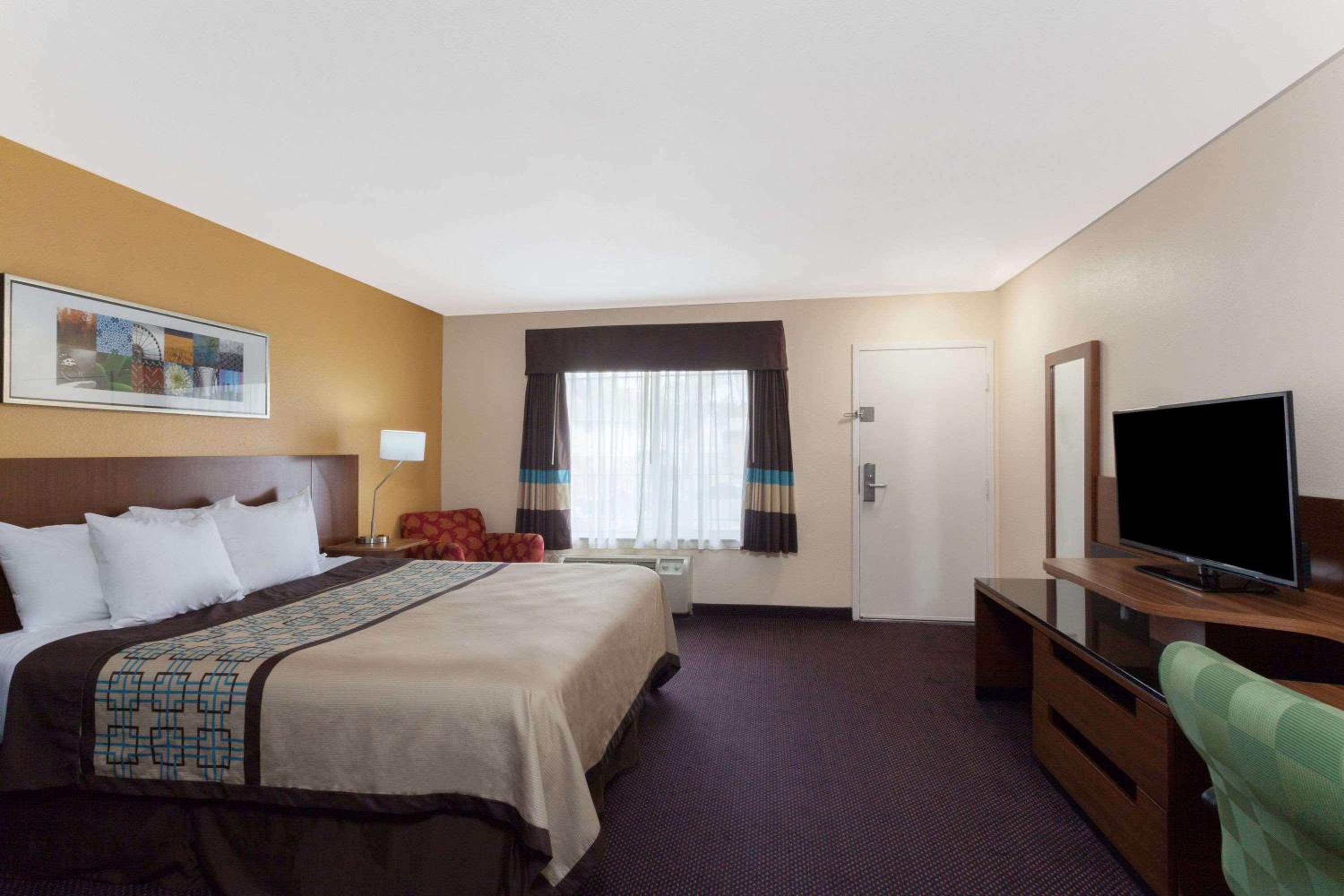 King Room with Mobility/Hearing Impaired Access - Non-Smoking - Photo 1