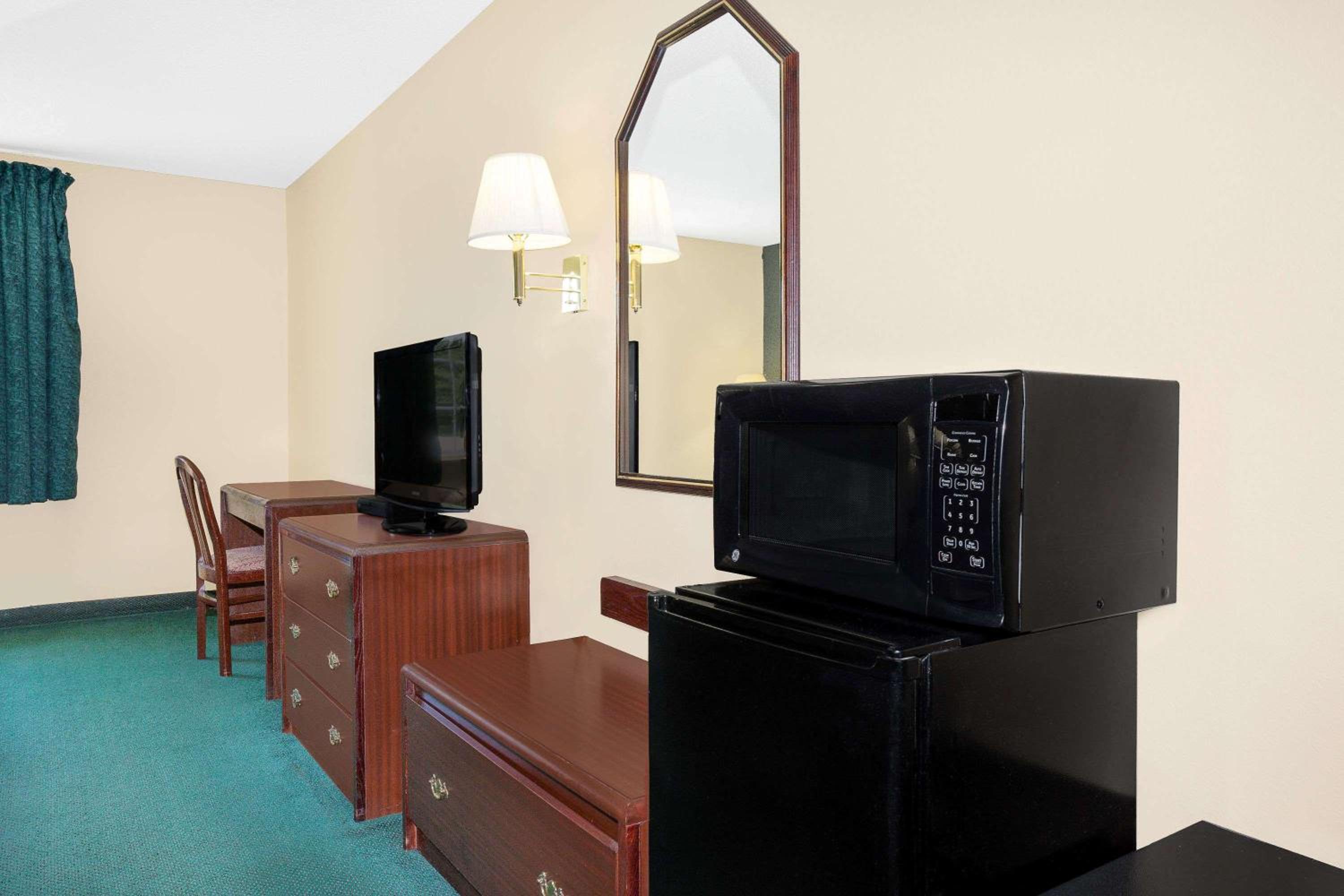 King Room - Disability Access/Non-Smoking - Photo 4