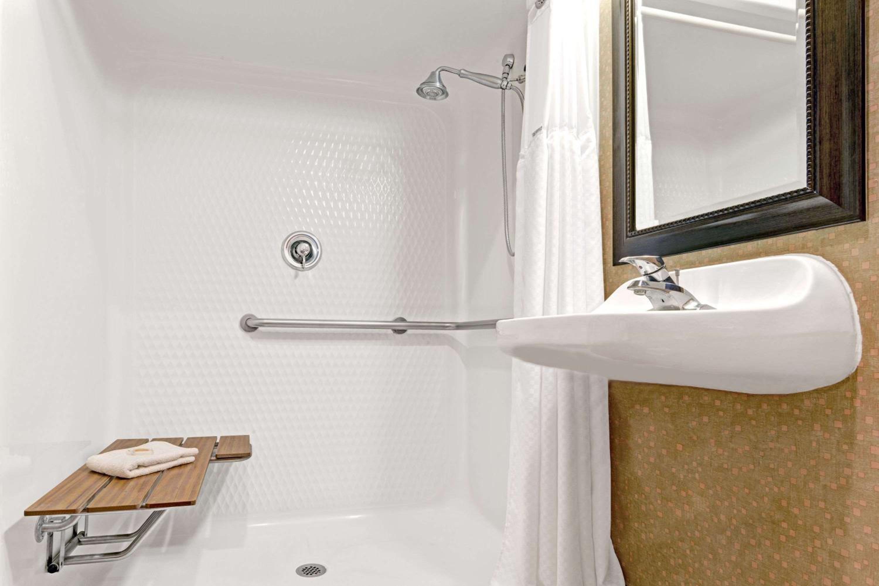 King Room - Mobility Access/Non-Smoking - Photo 2