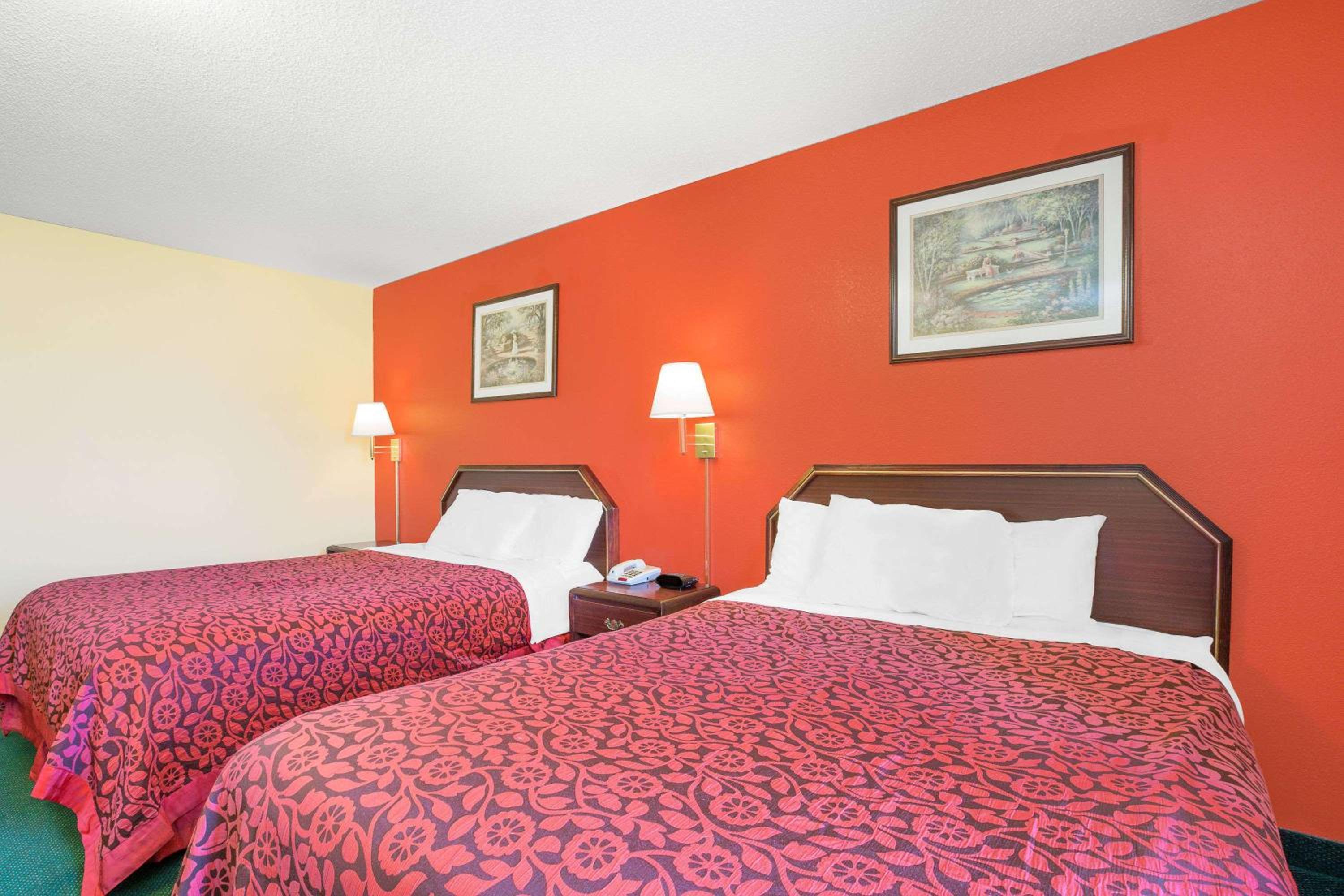 Queen Room with Two Queen Beds - Smoking - Photo 1