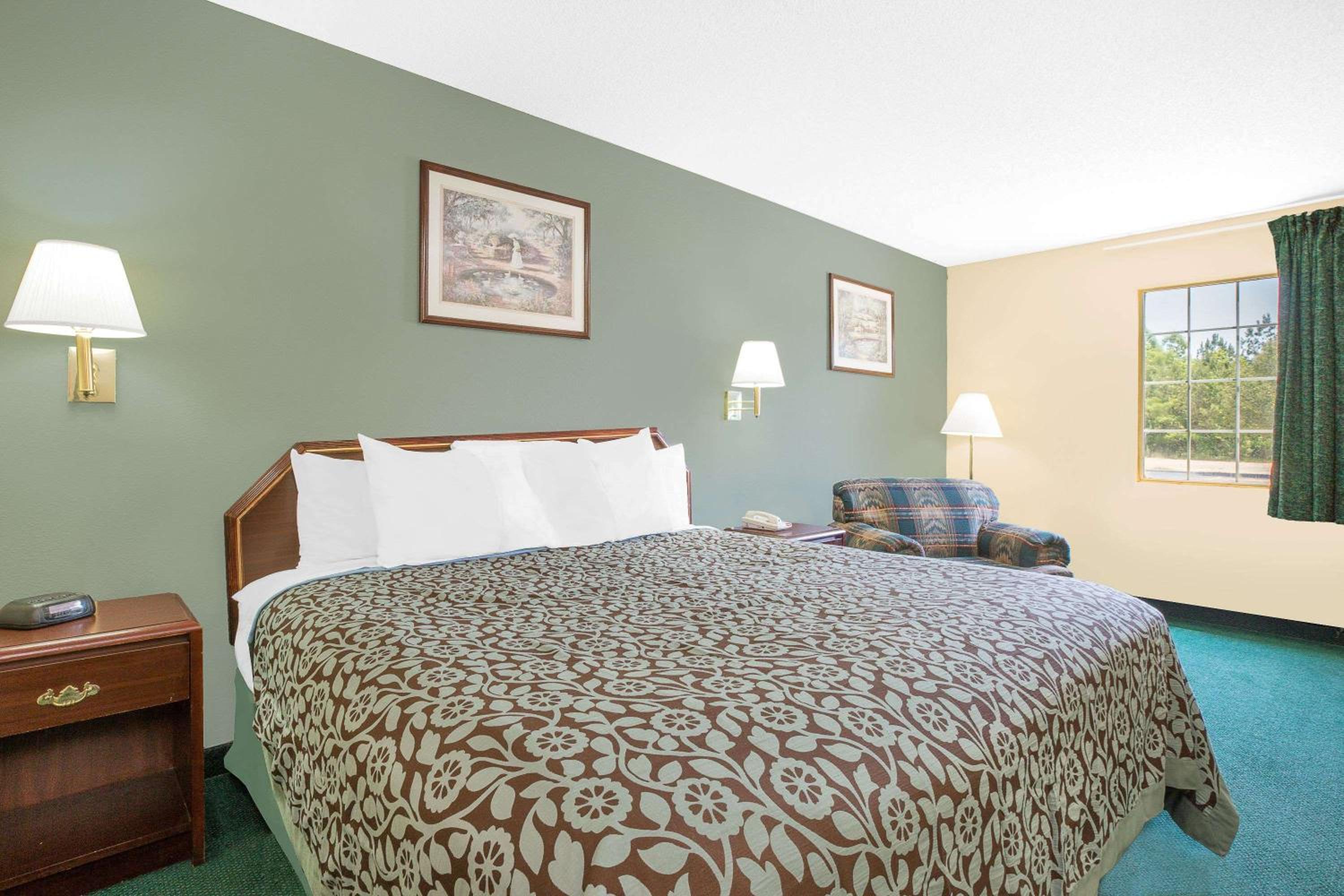 Standard King Room - Smoking - Photo 1