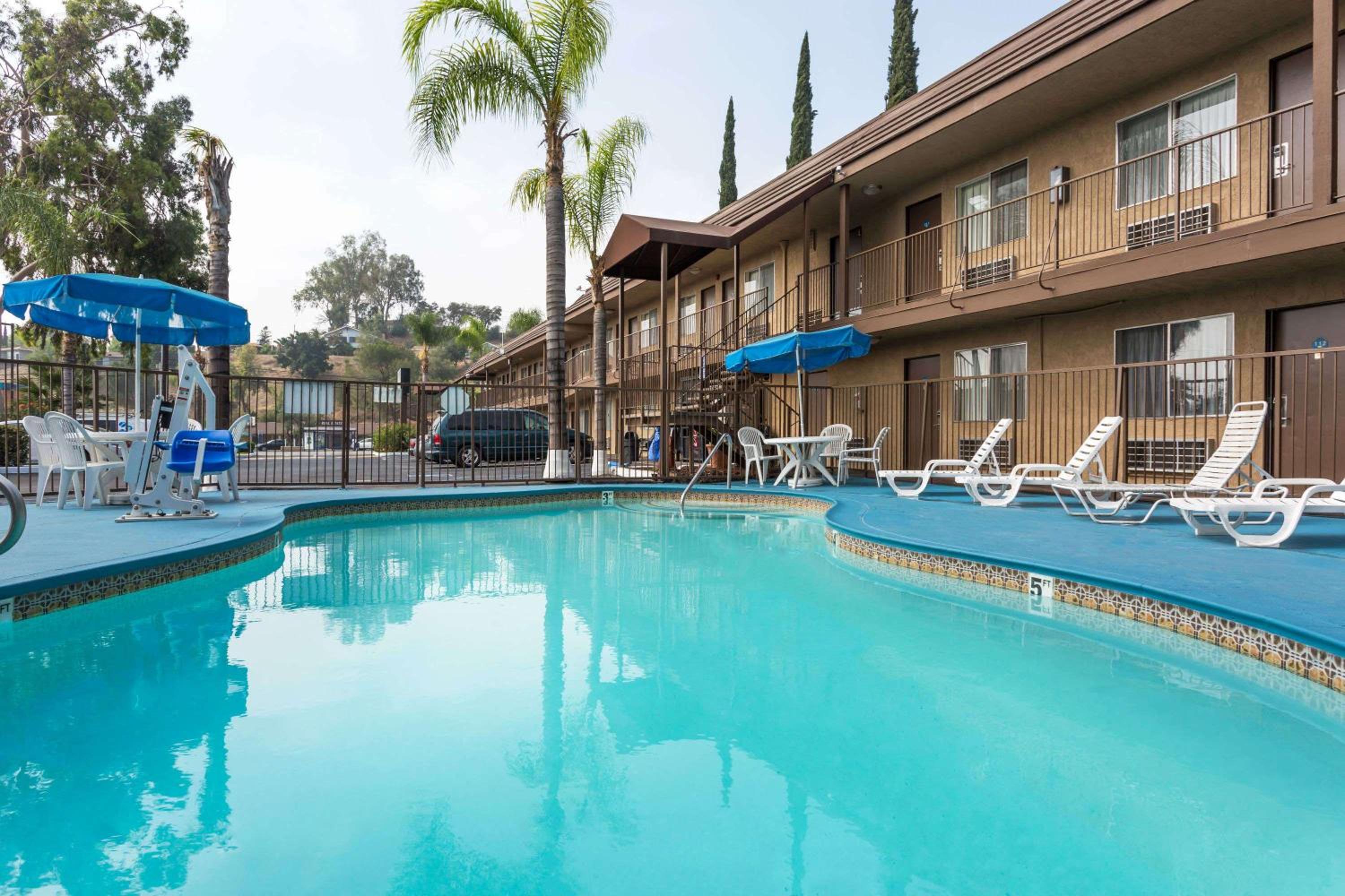 Days Inn by Wyndham in San Bernardino, Zdjęcie 3