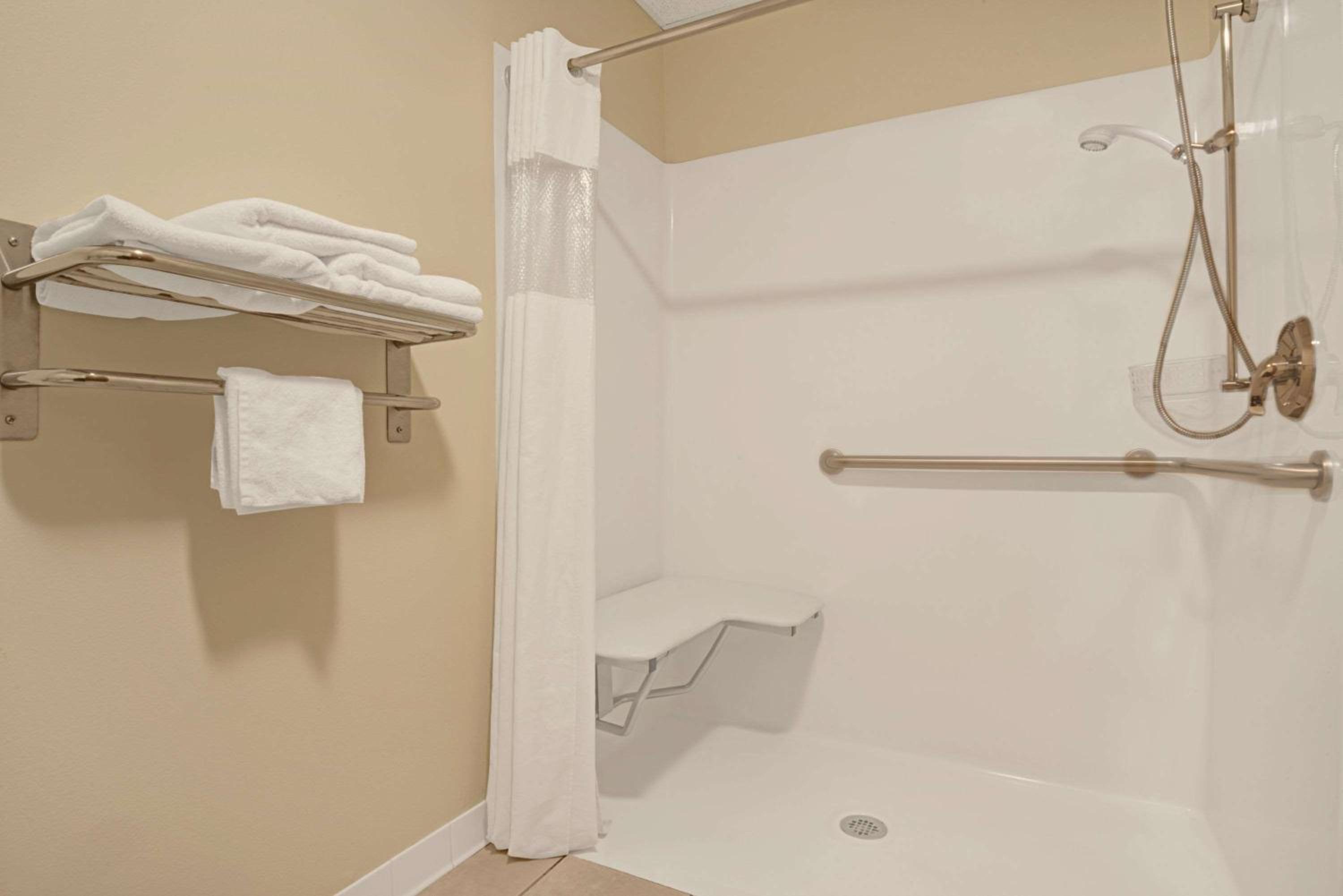 Queen Room - Disability Access/Non-Smoking photo 1