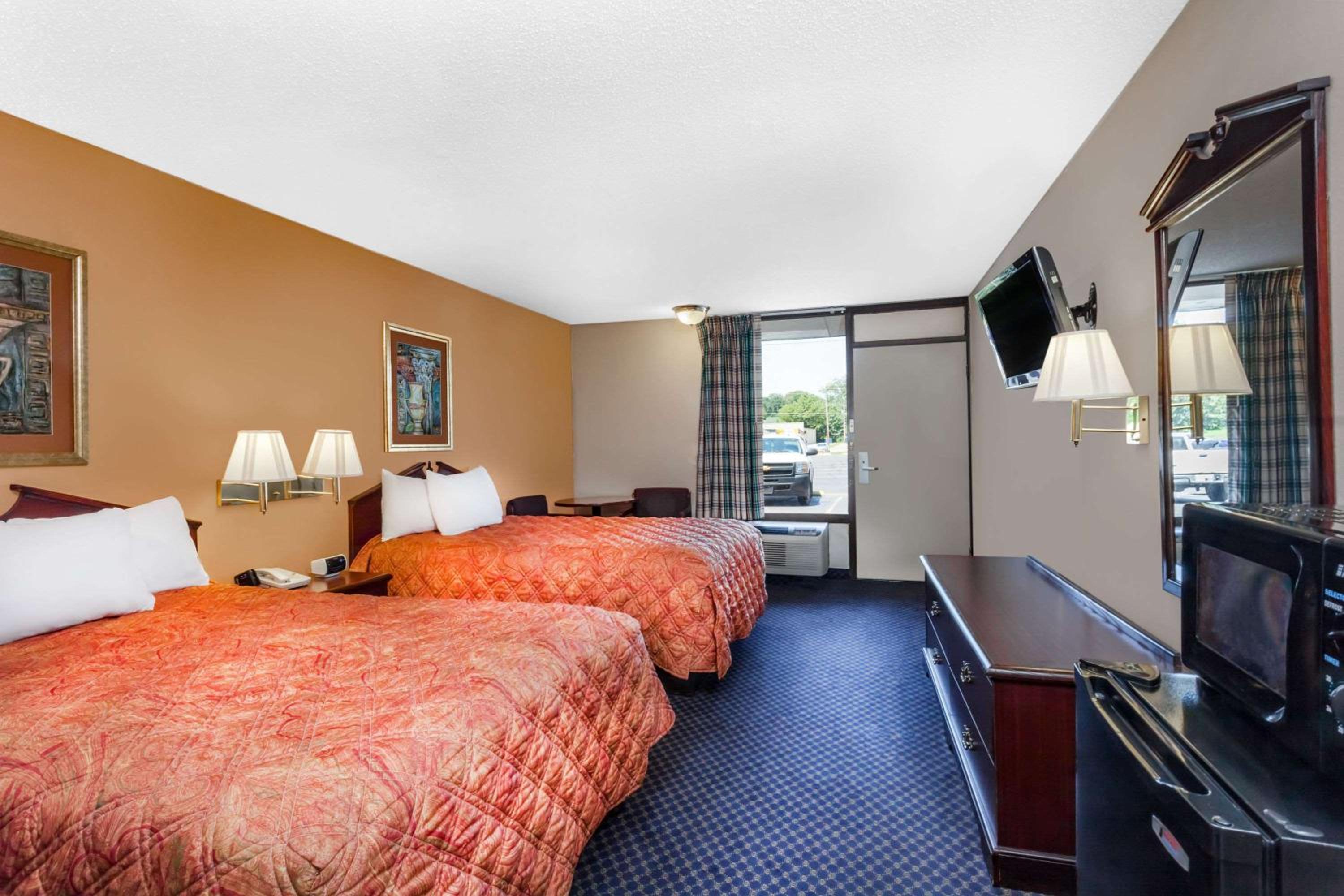 Double Room with Two Double Beds - Non-Smoking - Photo 1