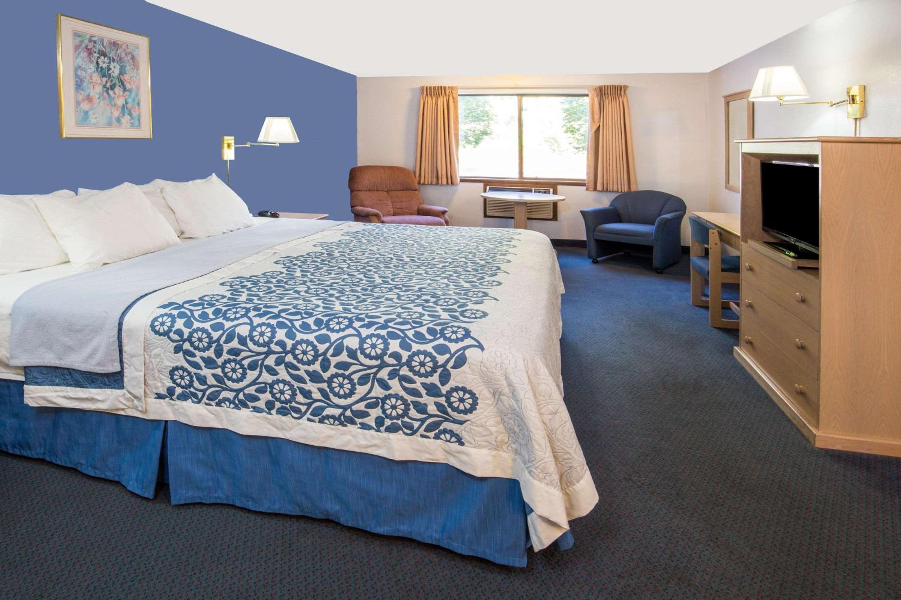 Queen Room - Disability Access - Non-Smoking photo 2