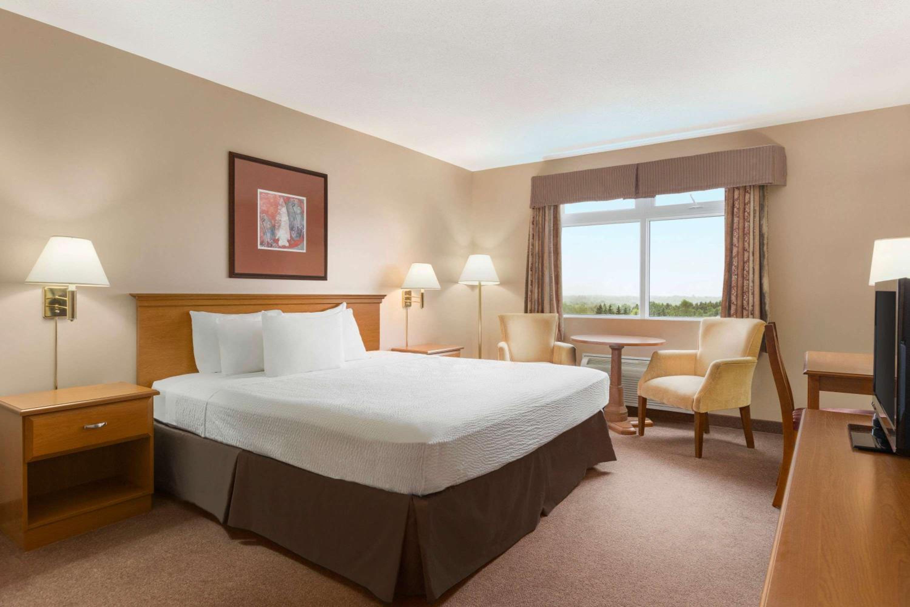 Superior King Room - Mobility Access/Non-Smoking photo 1