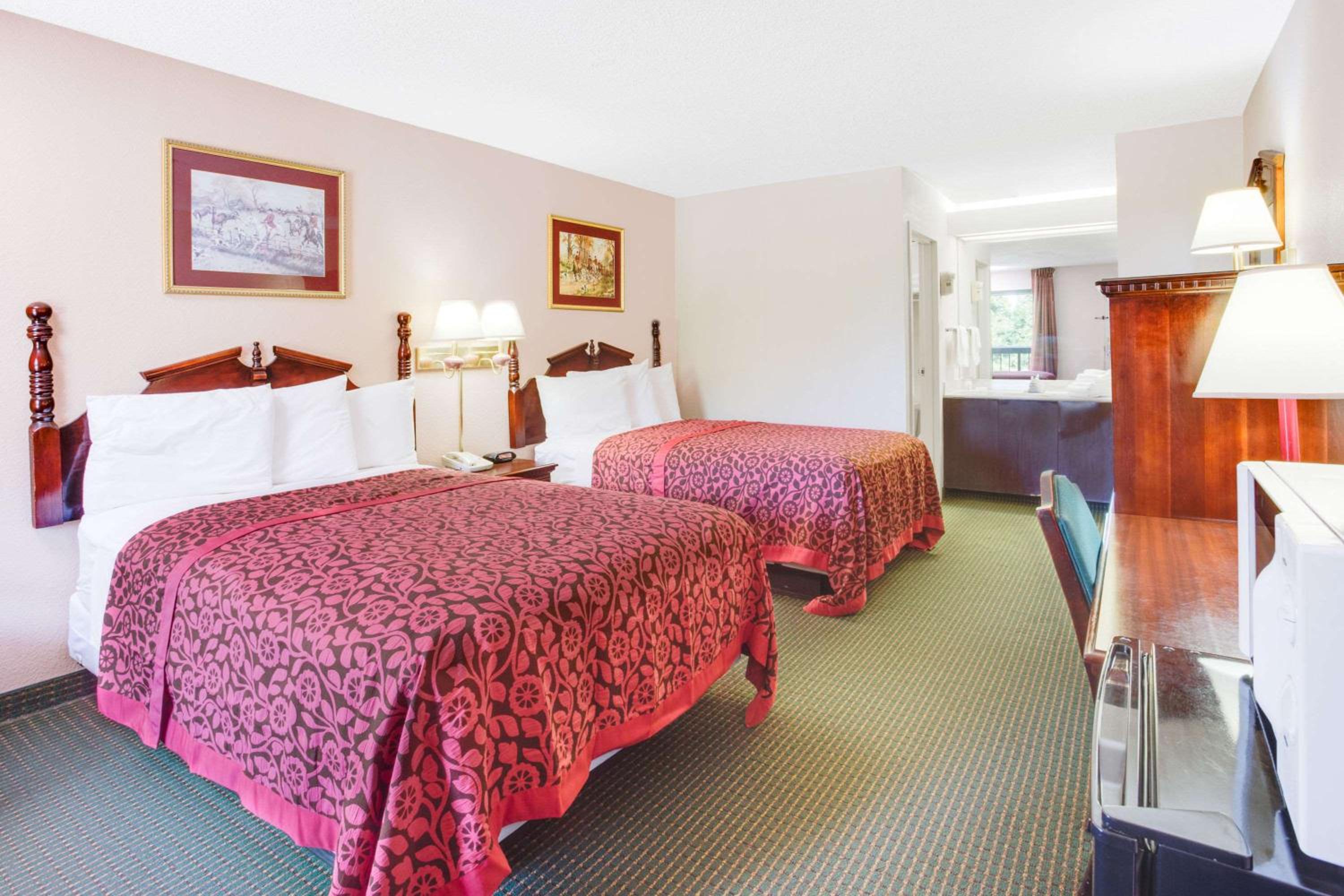 Double Room with Two Double Beds - Smoking - Photo 1